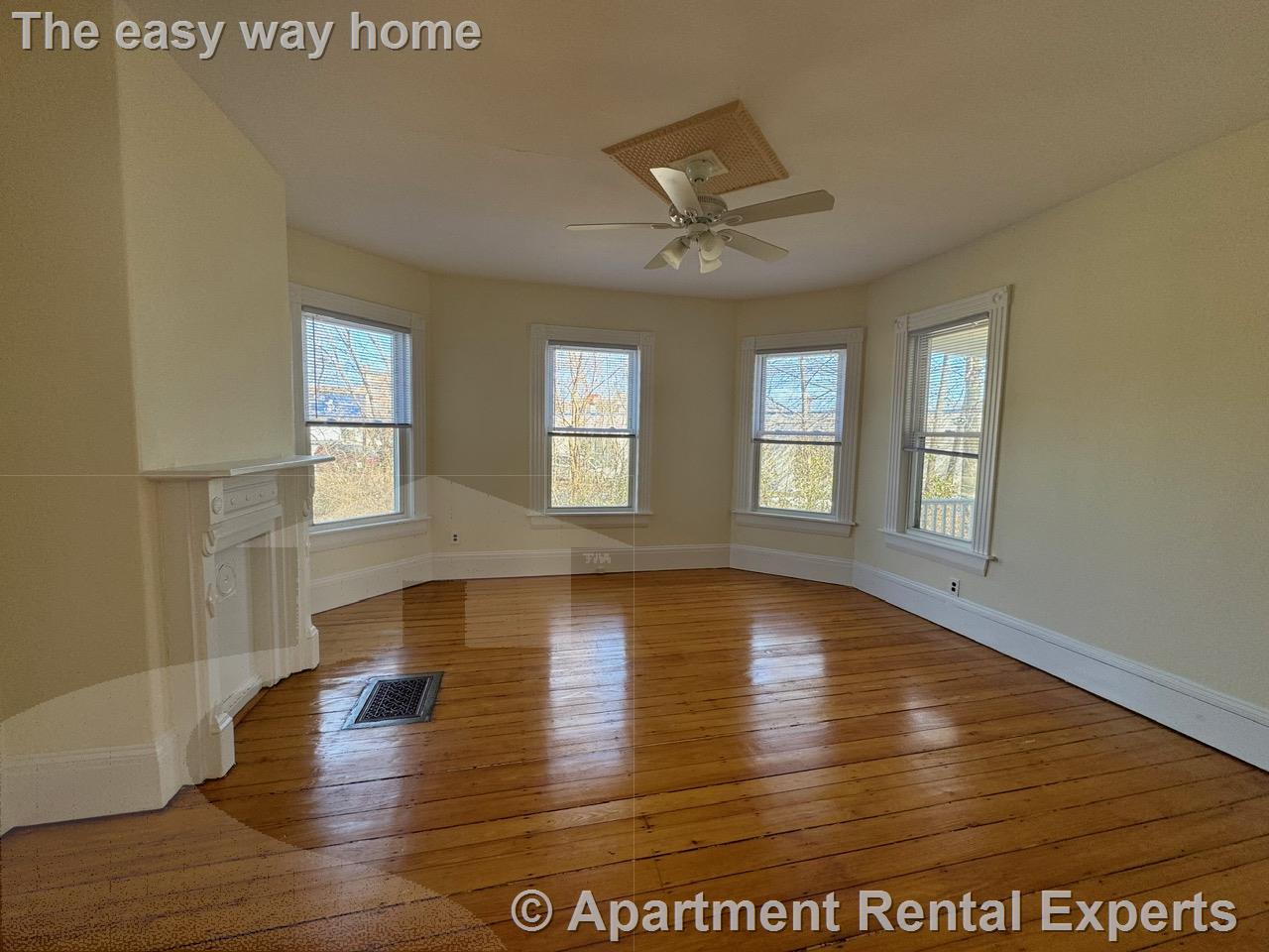 8 Swan Pl, Arlington Center