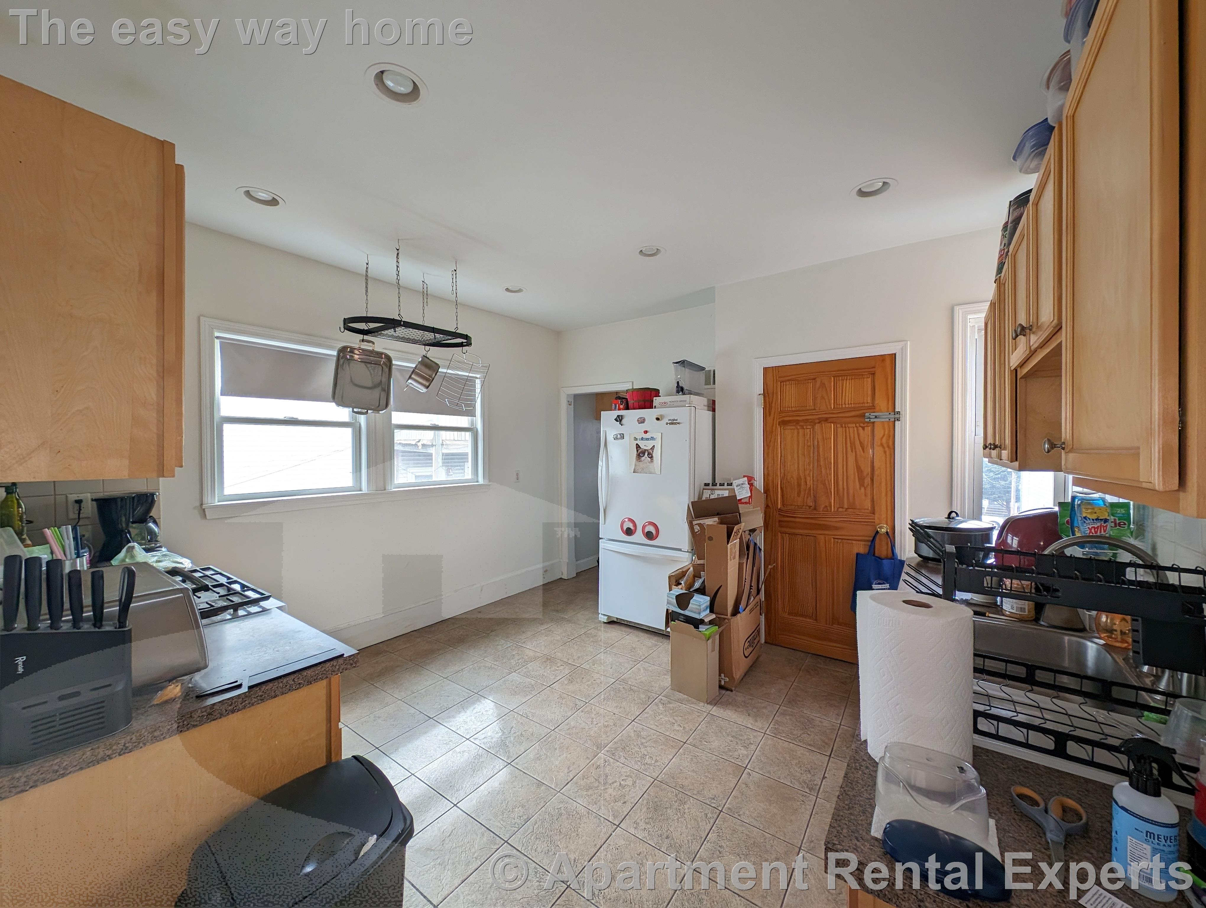 8 Gilman Ter, Winter Hill