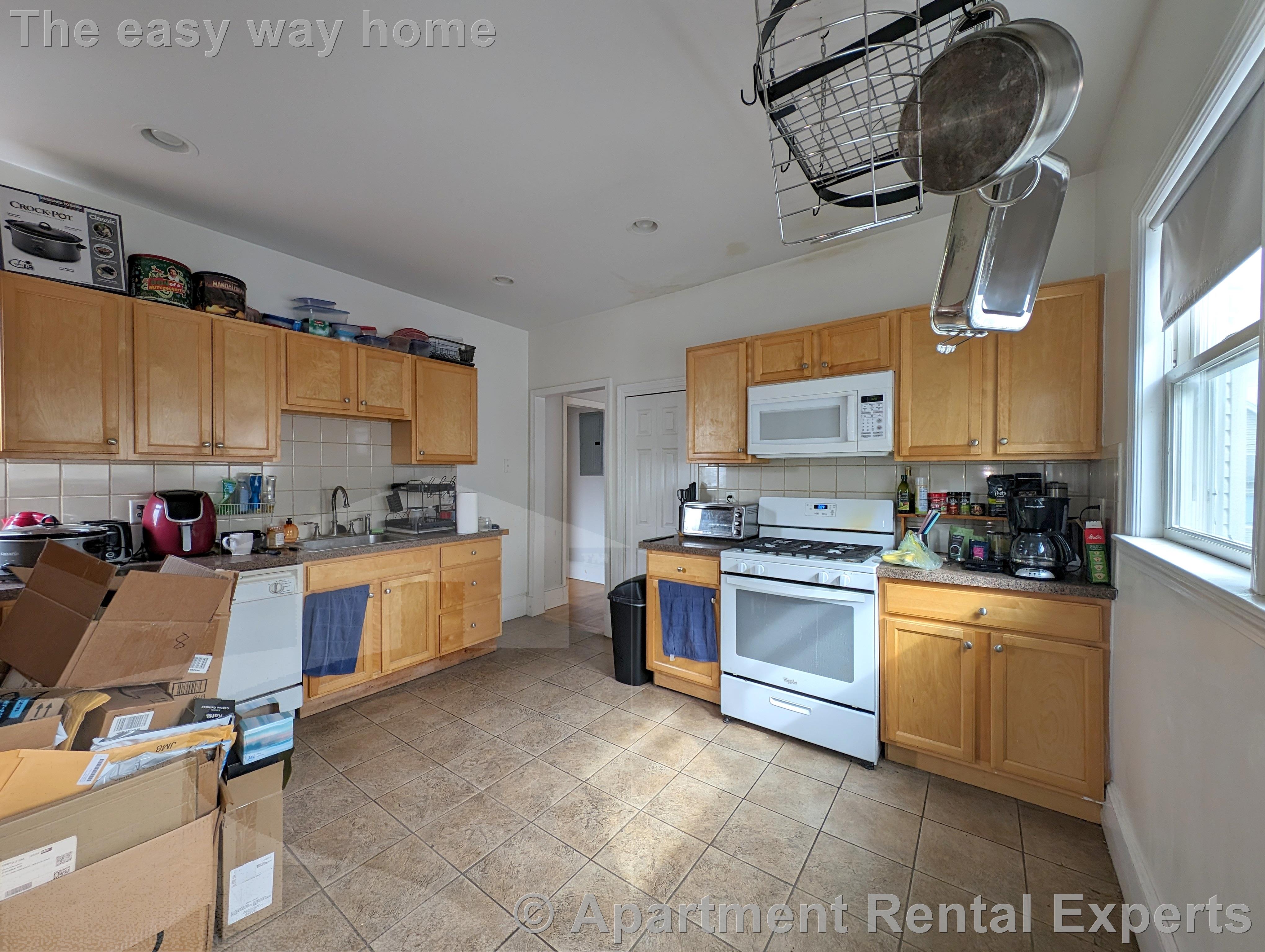 8 Gilman Ter, Winter Hill