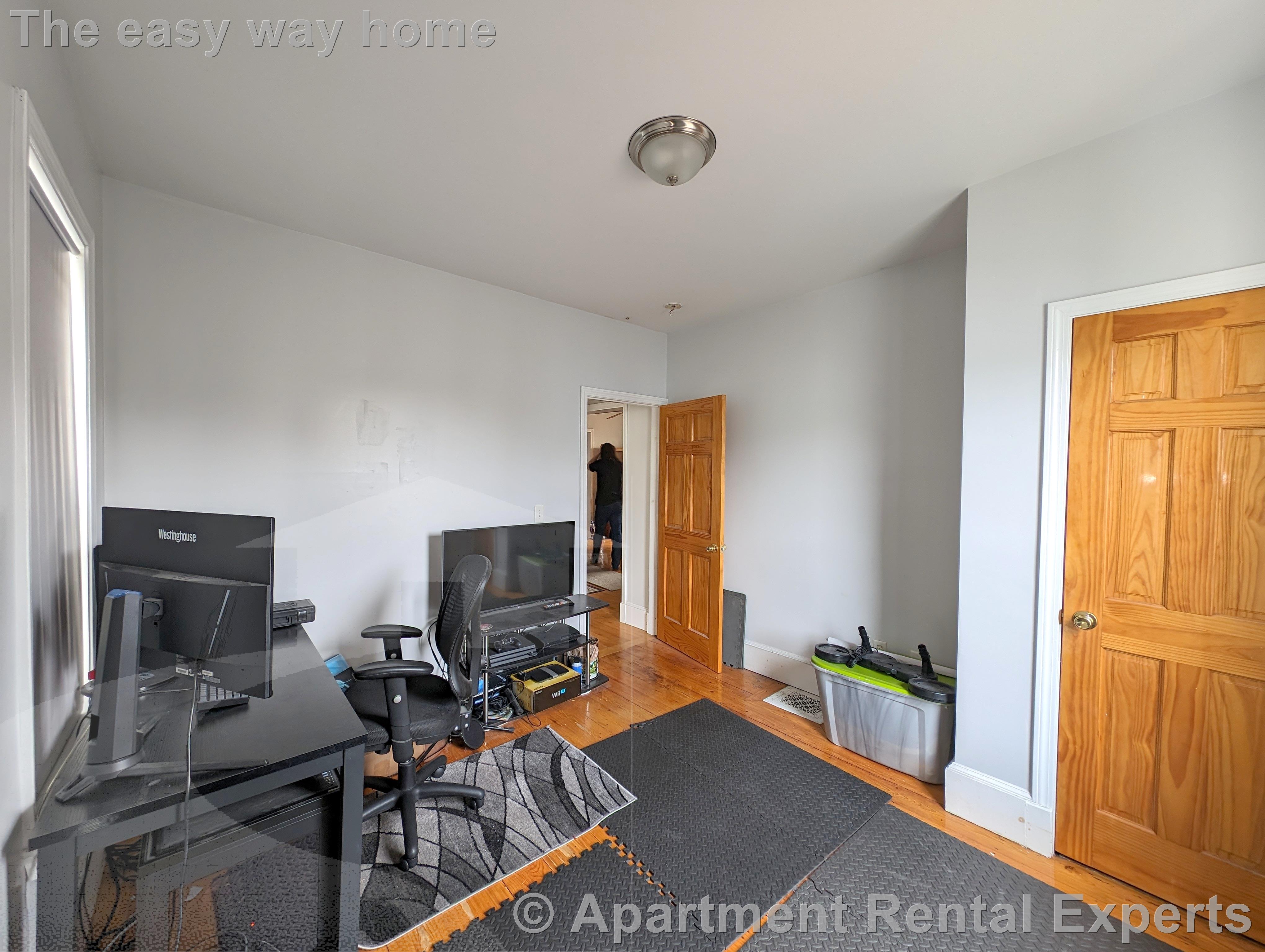 8 Gilman Ter, Winter Hill