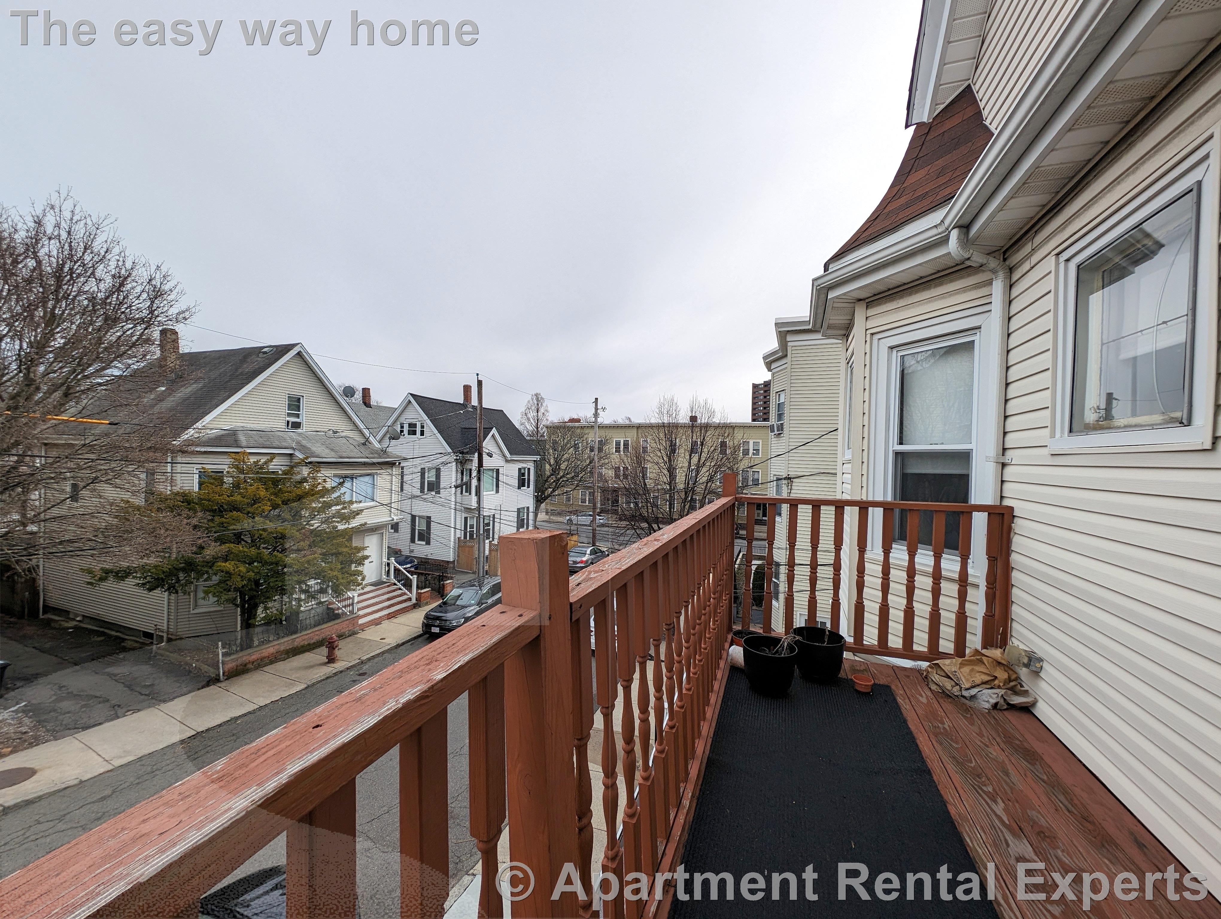 8 Gilman Ter, Winter Hill