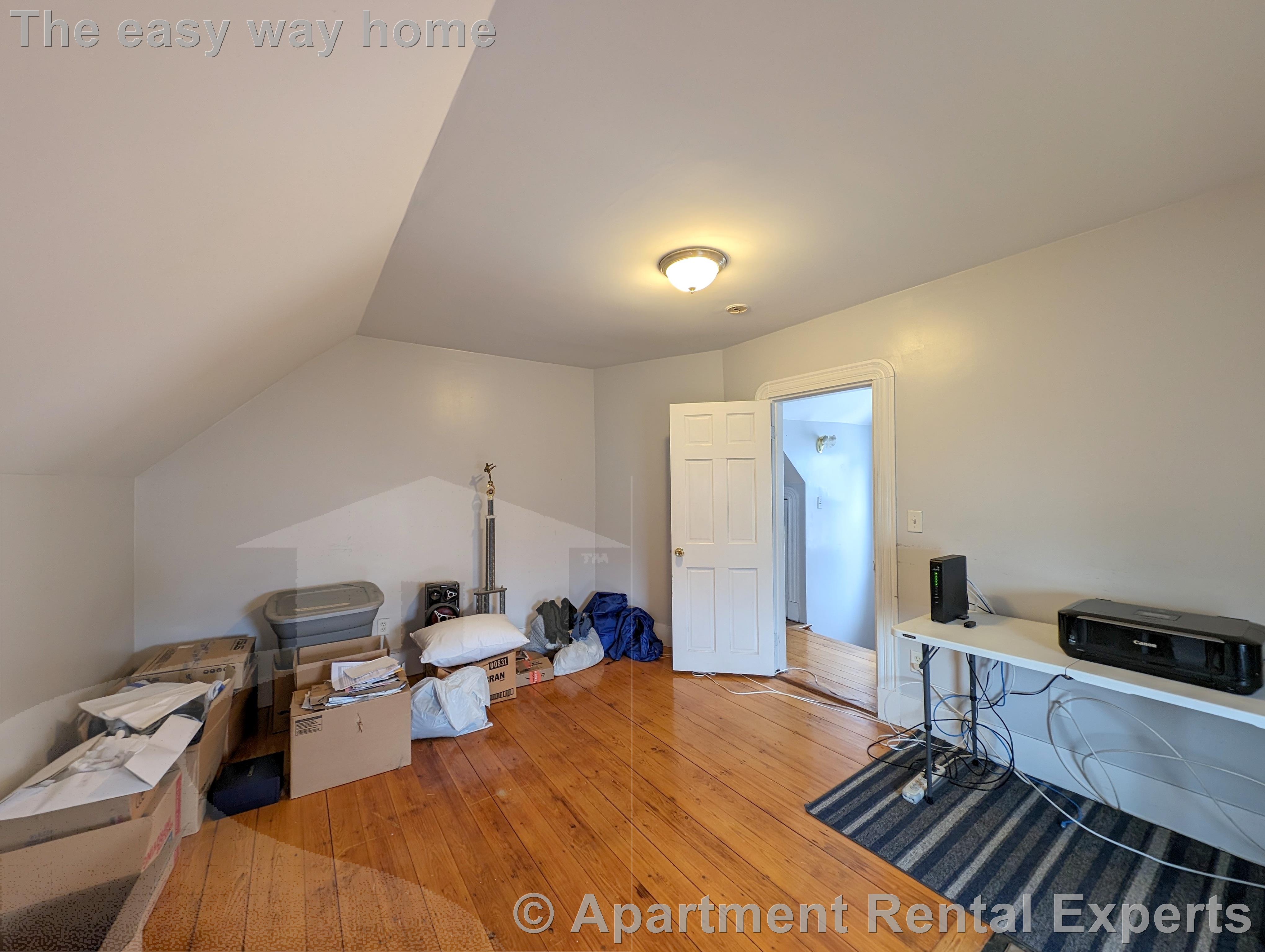 8 Gilman Ter, Winter Hill