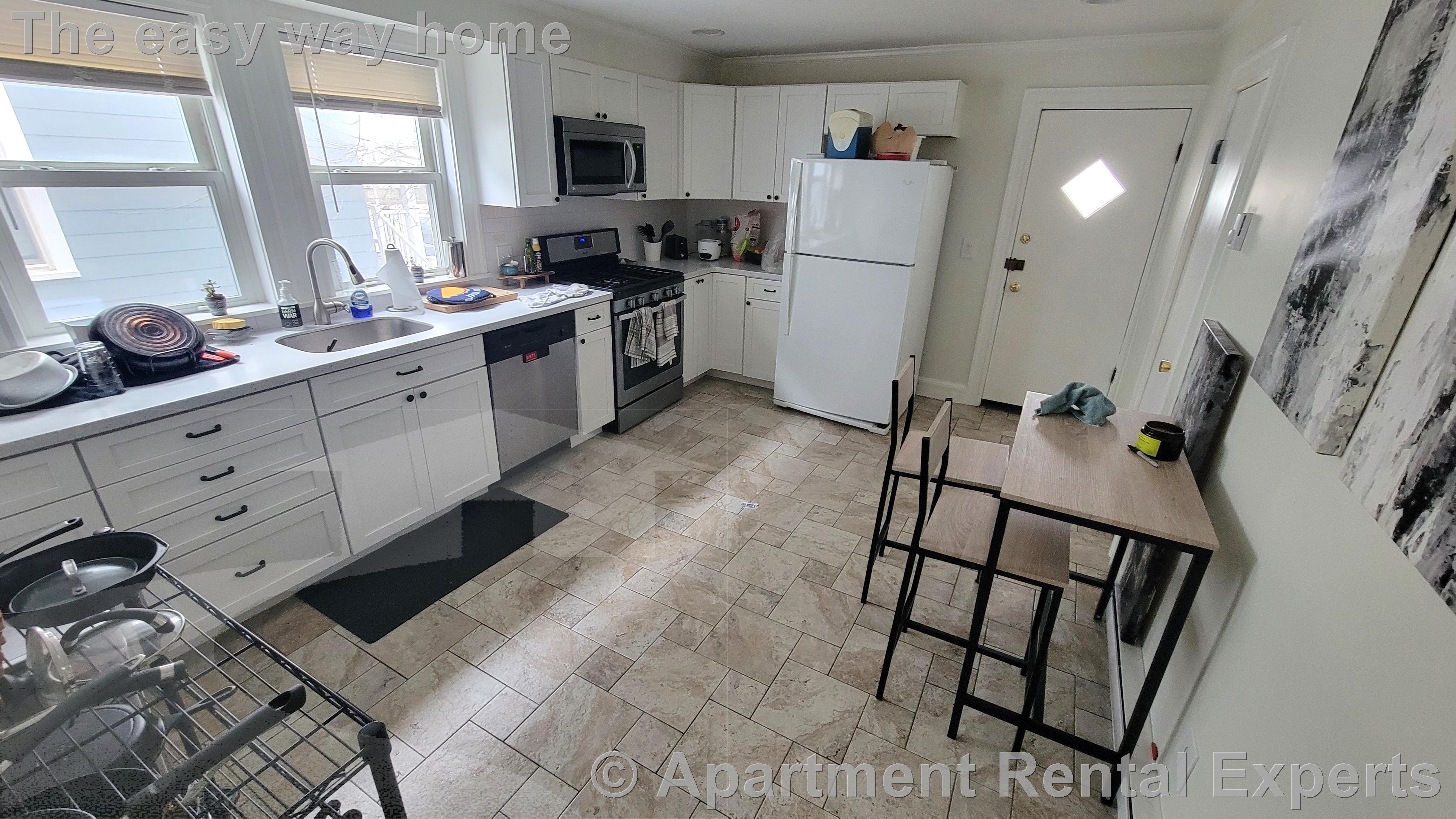 6 Bradford Ave, Tufts