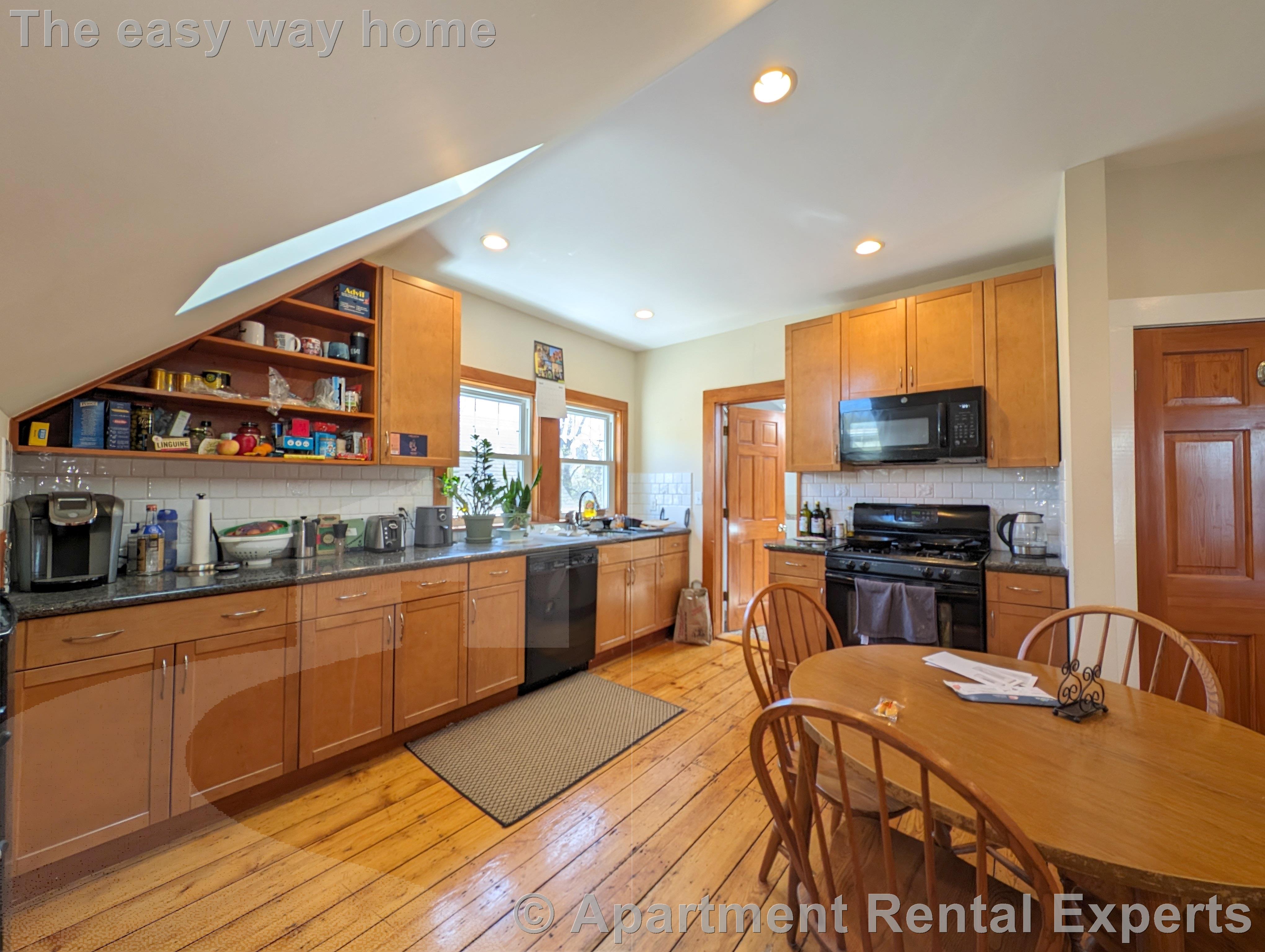 36 Orchard St, Tufts