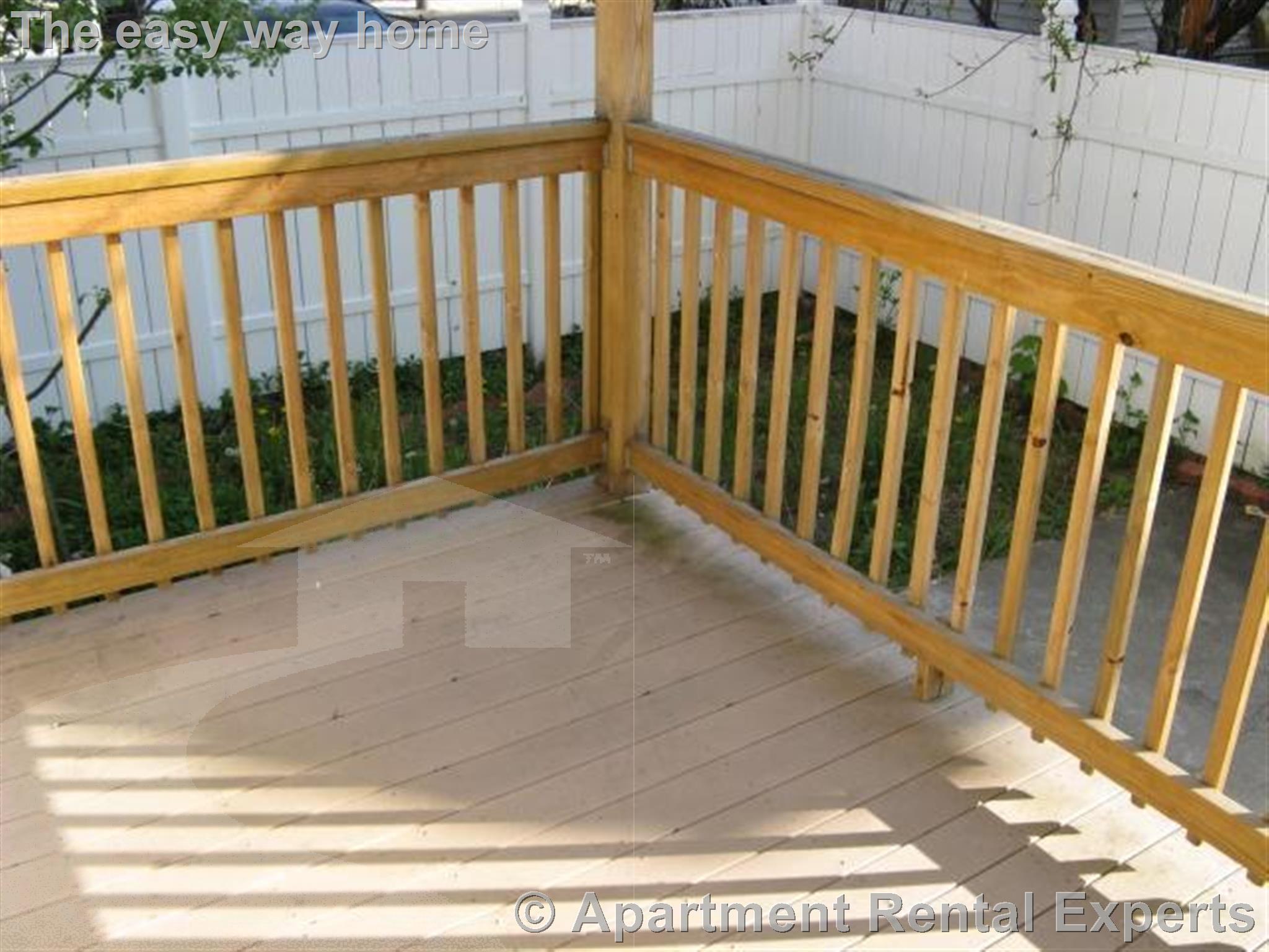 6 Bradford Ave, Tufts