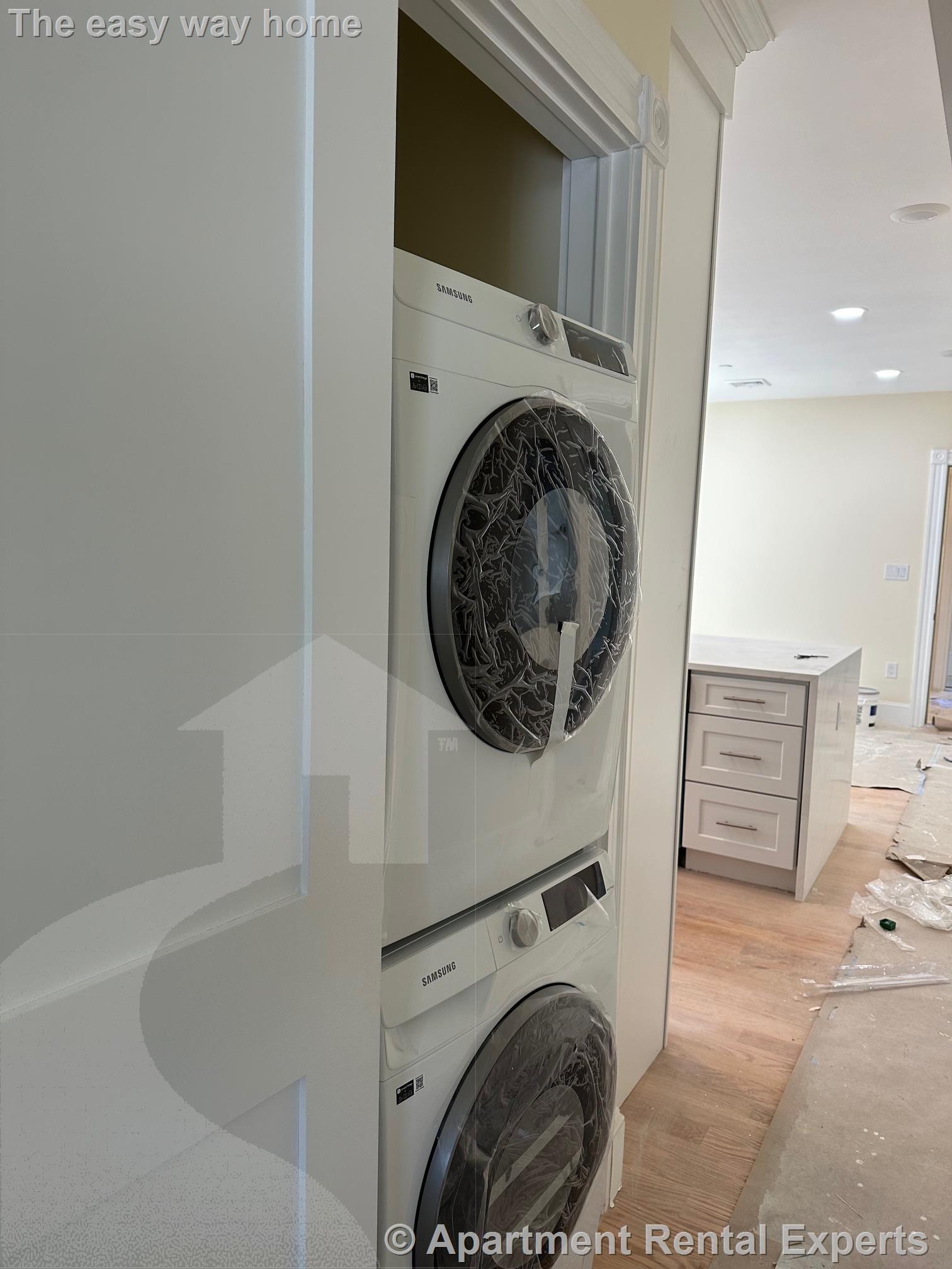 32 Putnam Ave, Riverside