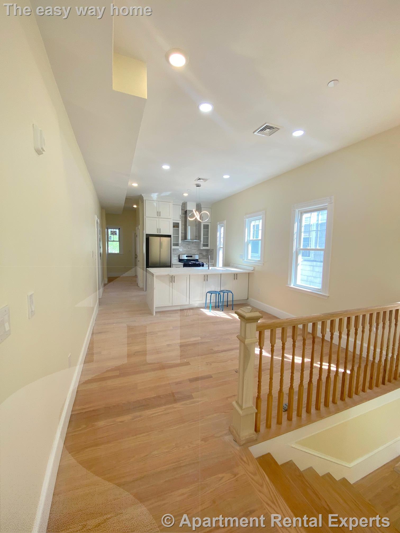 32 Putnam Ave, Riverside