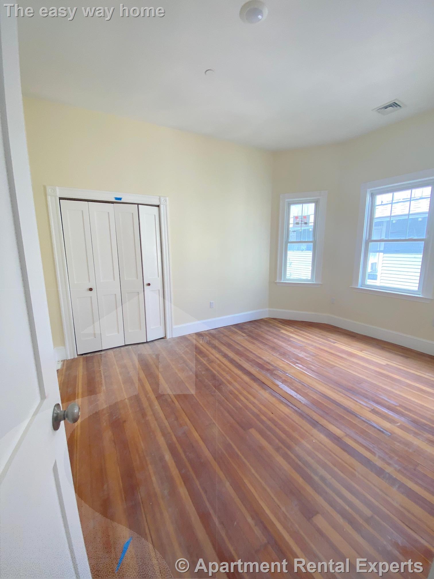 32 Putnam Ave, Riverside