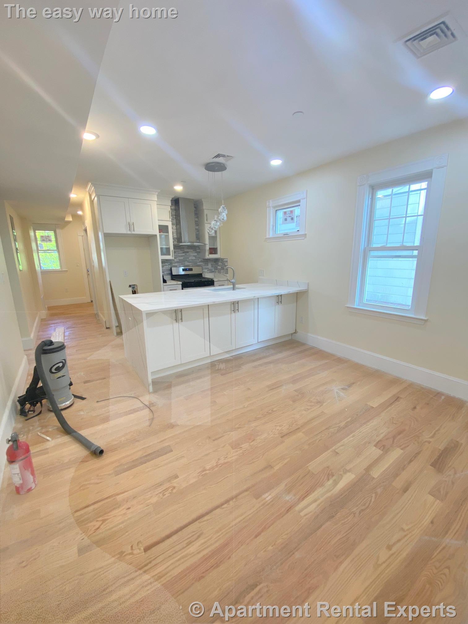 32 Putnam Ave, Riverside