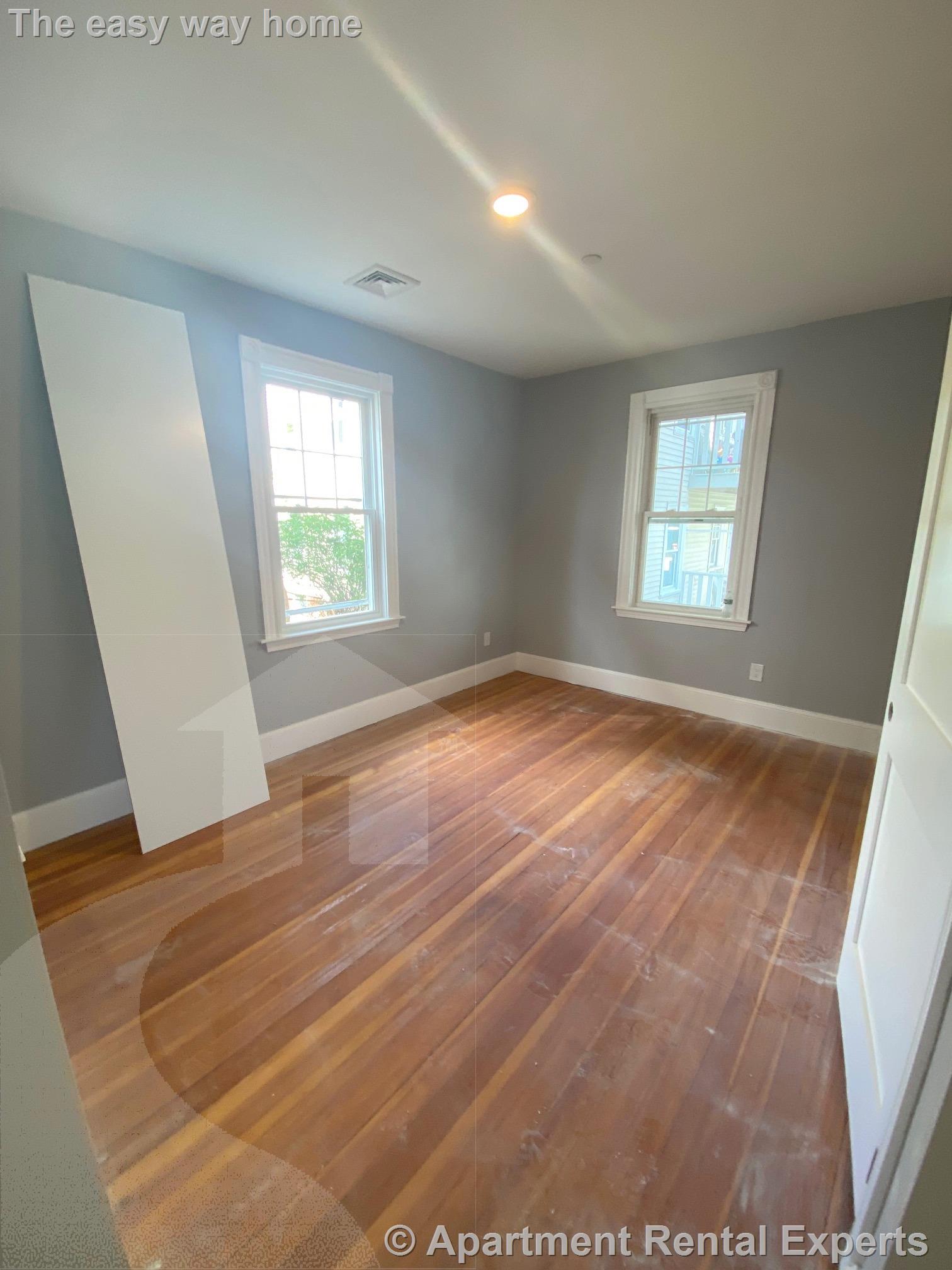 32 Putnam Ave, Riverside