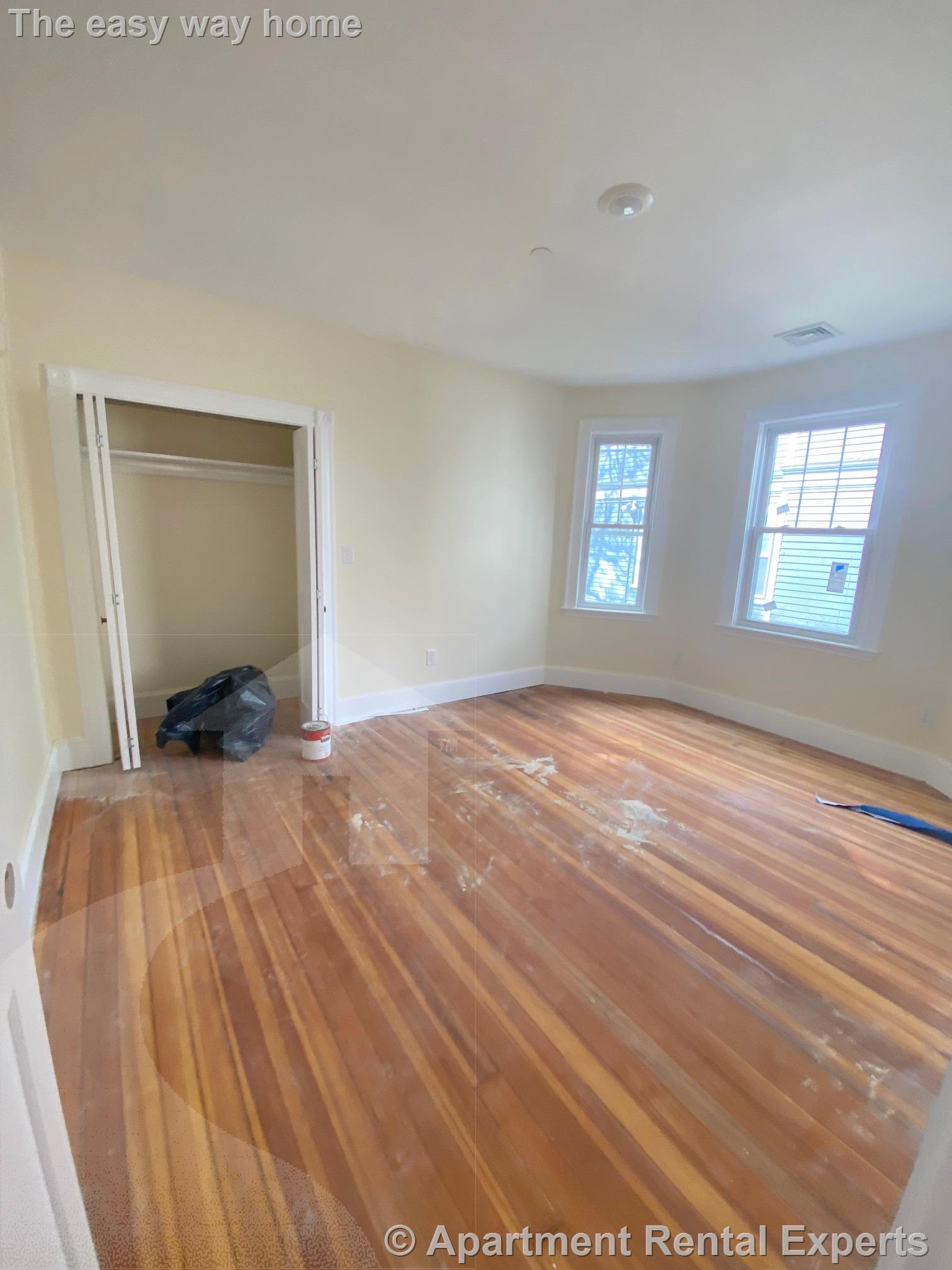 32 Putnam Ave, Riverside