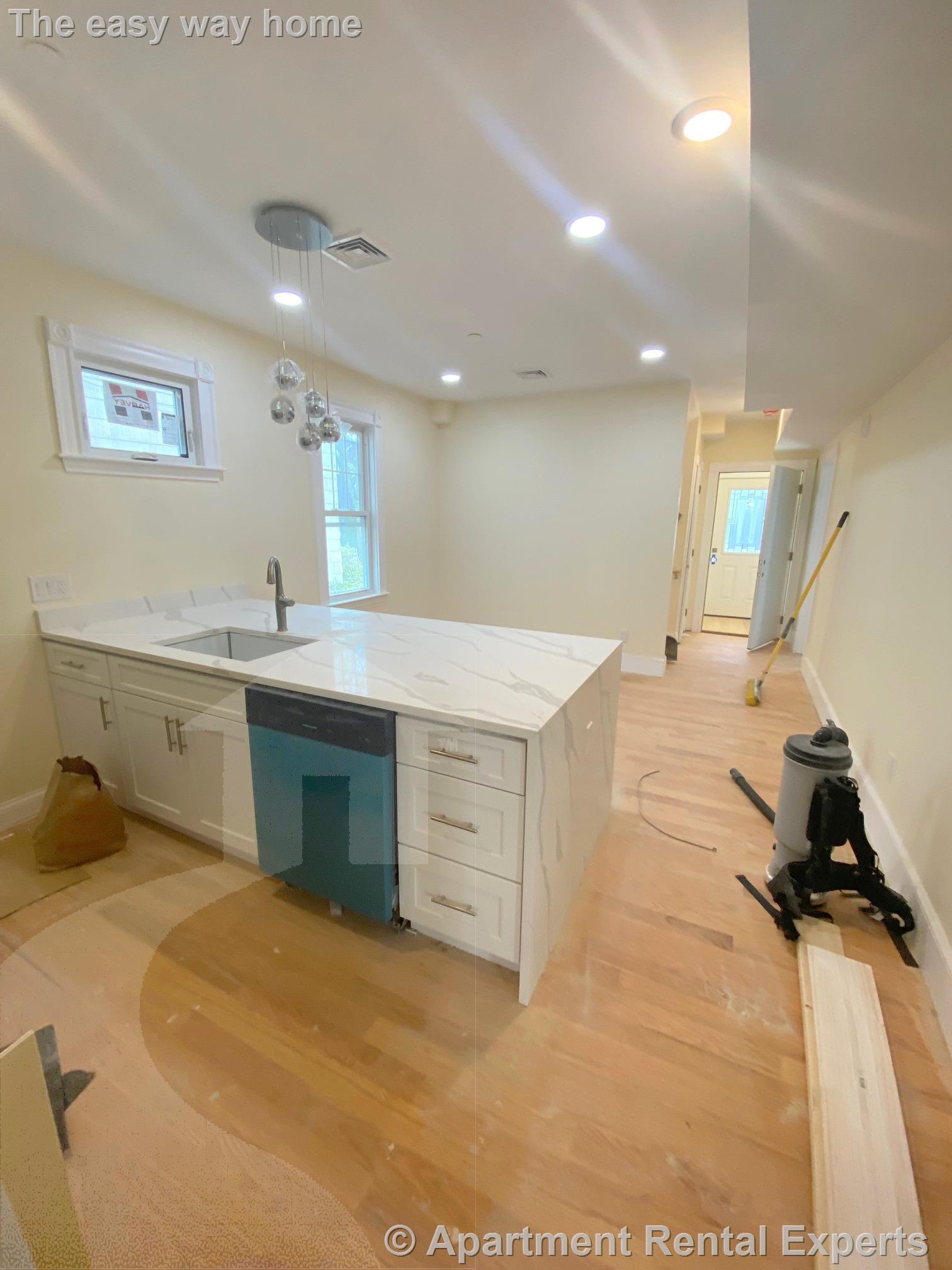 32 Putnam Ave, Riverside