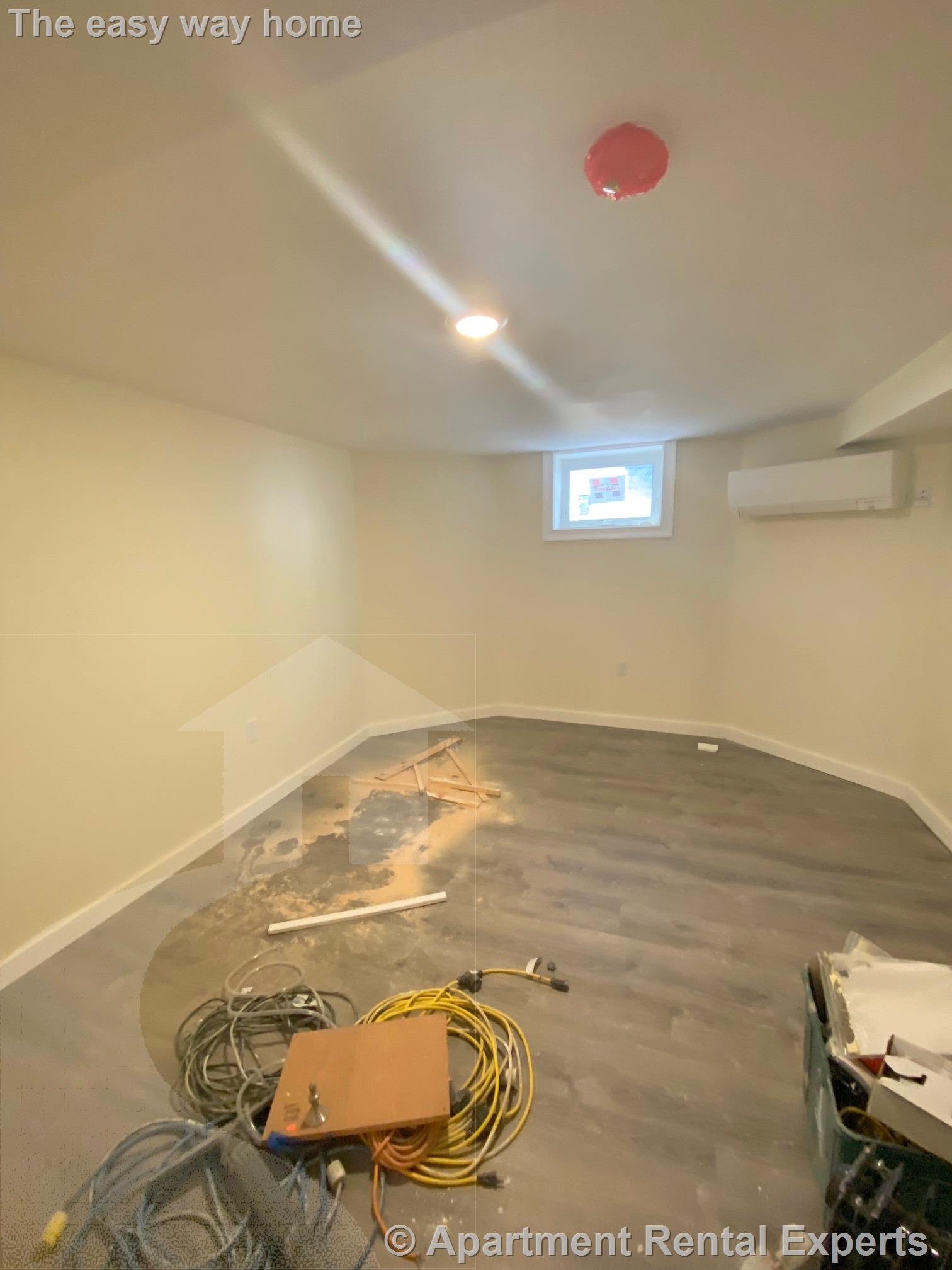 32 Putnam Ave, Riverside