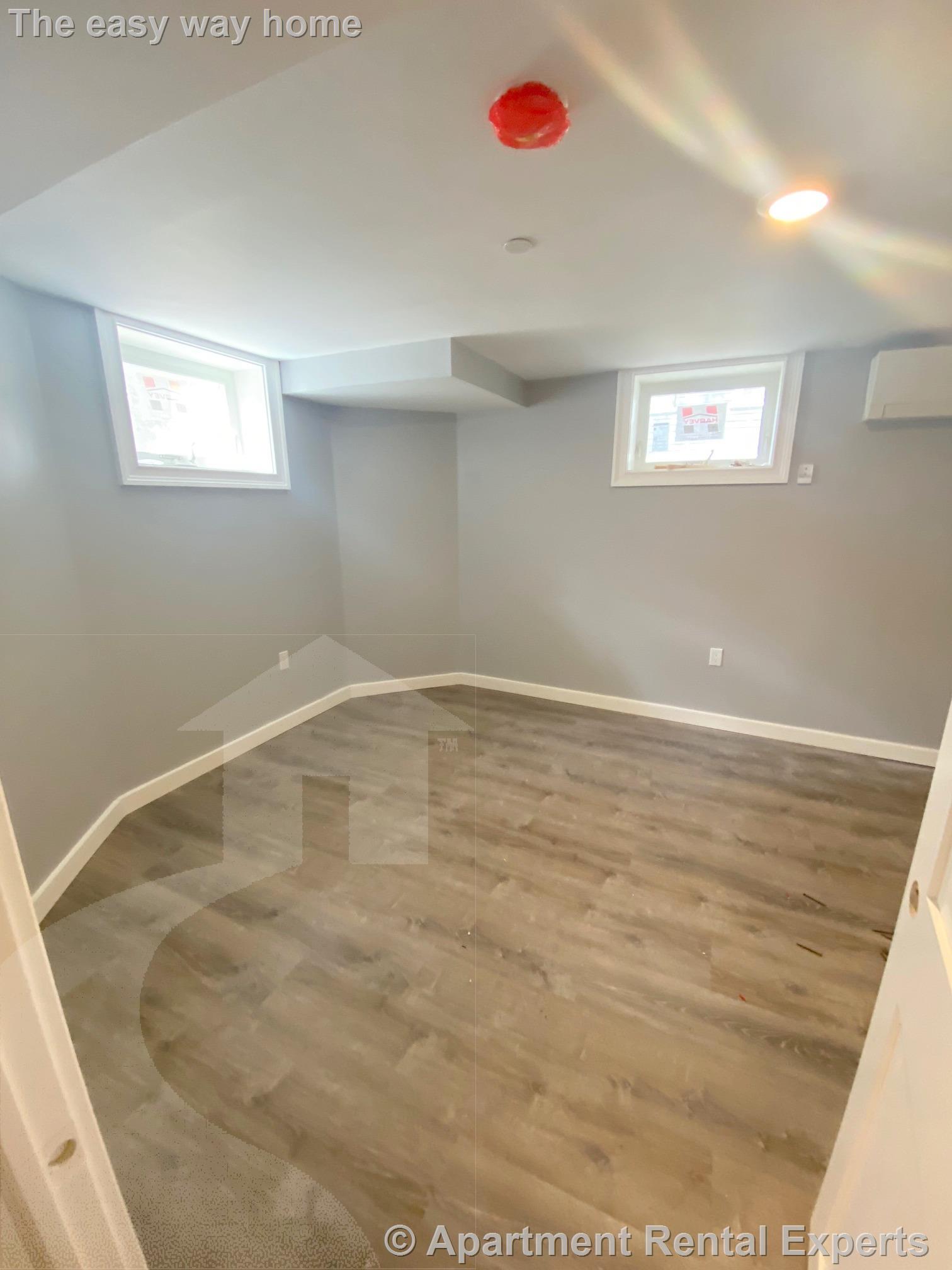 32 Putnam Ave, Riverside