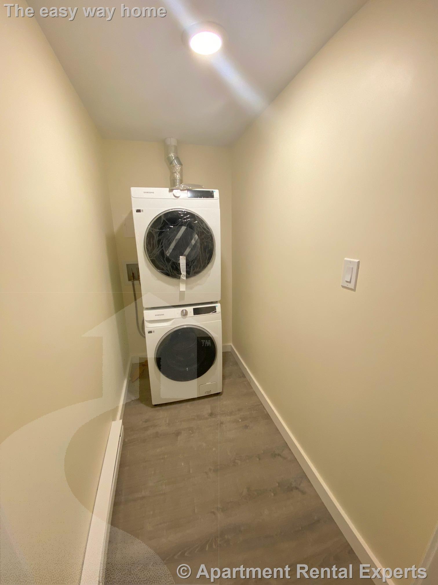 32 Putnam Ave, Riverside