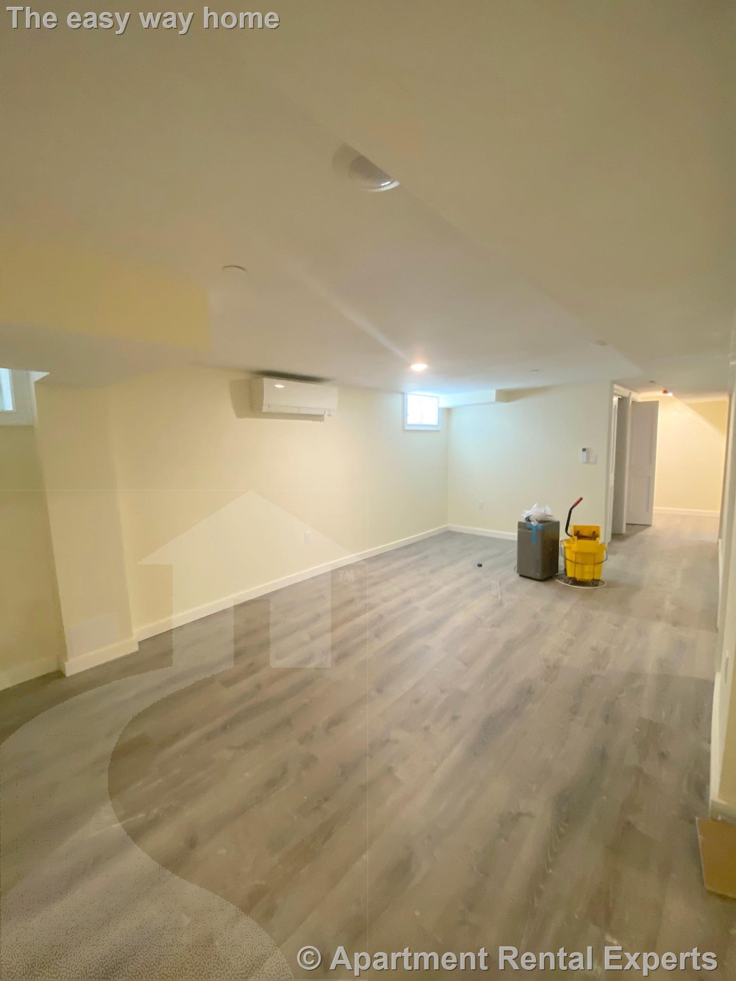 32 Putnam Ave, Riverside