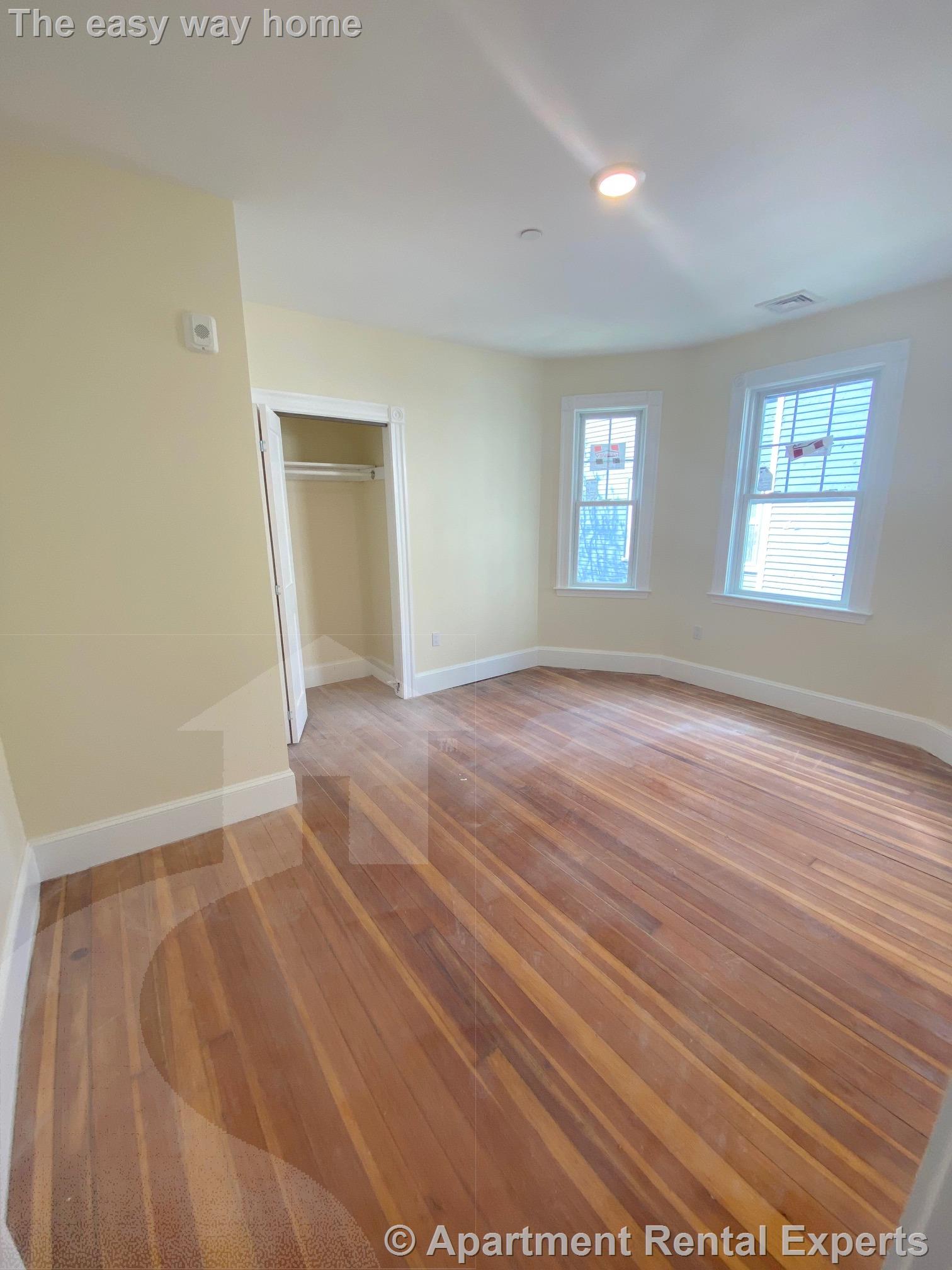 32 Putnam Ave, Riverside