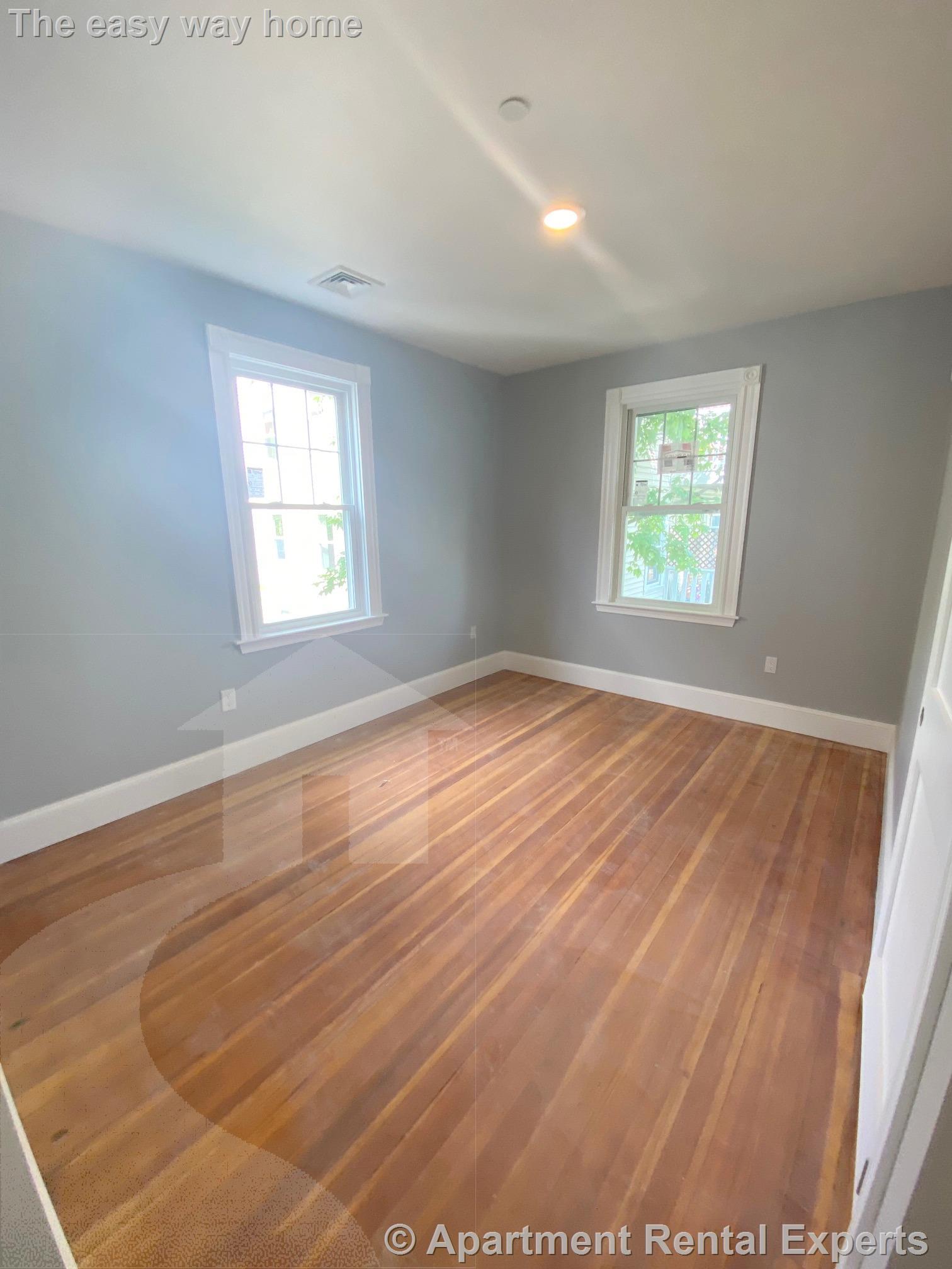 32 Putnam Ave, Riverside