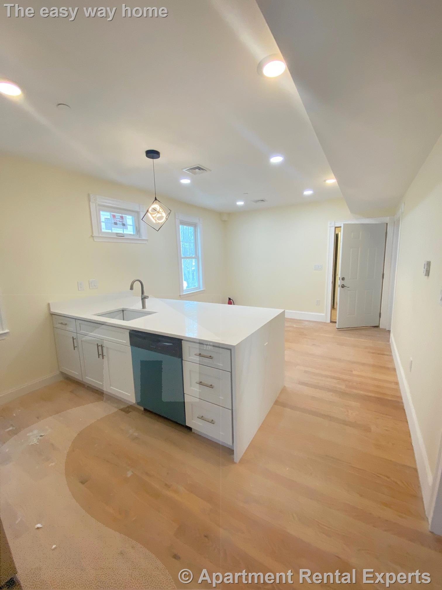 32 Putnam Ave, Riverside