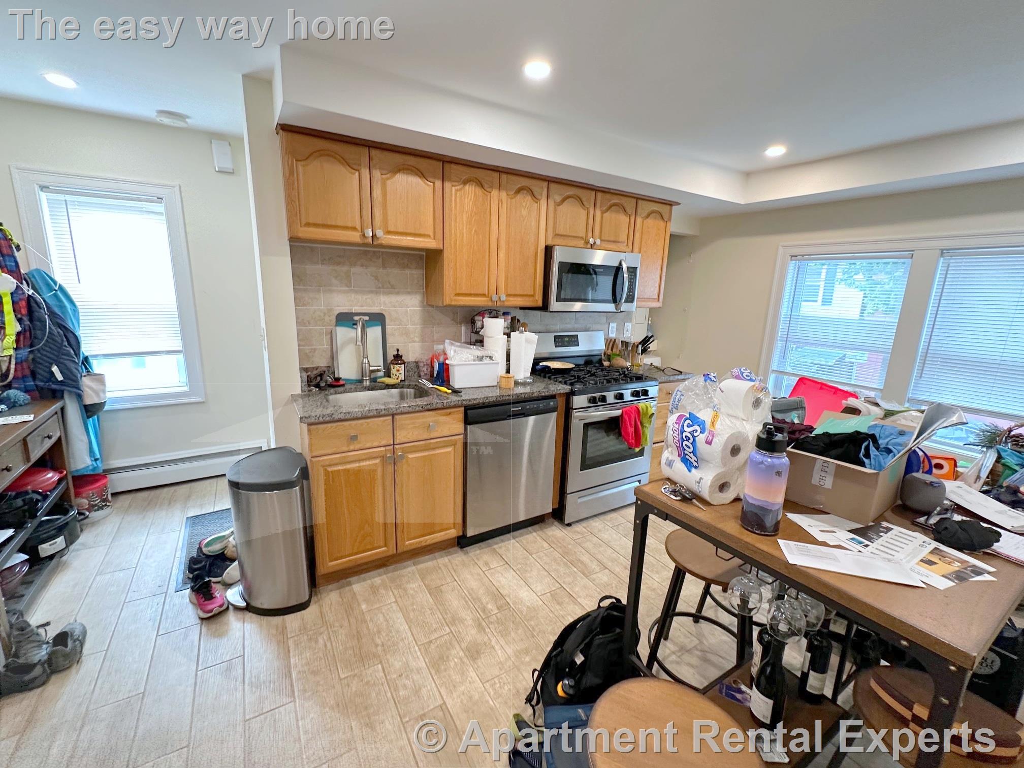 164 Charles St, East Cambridge