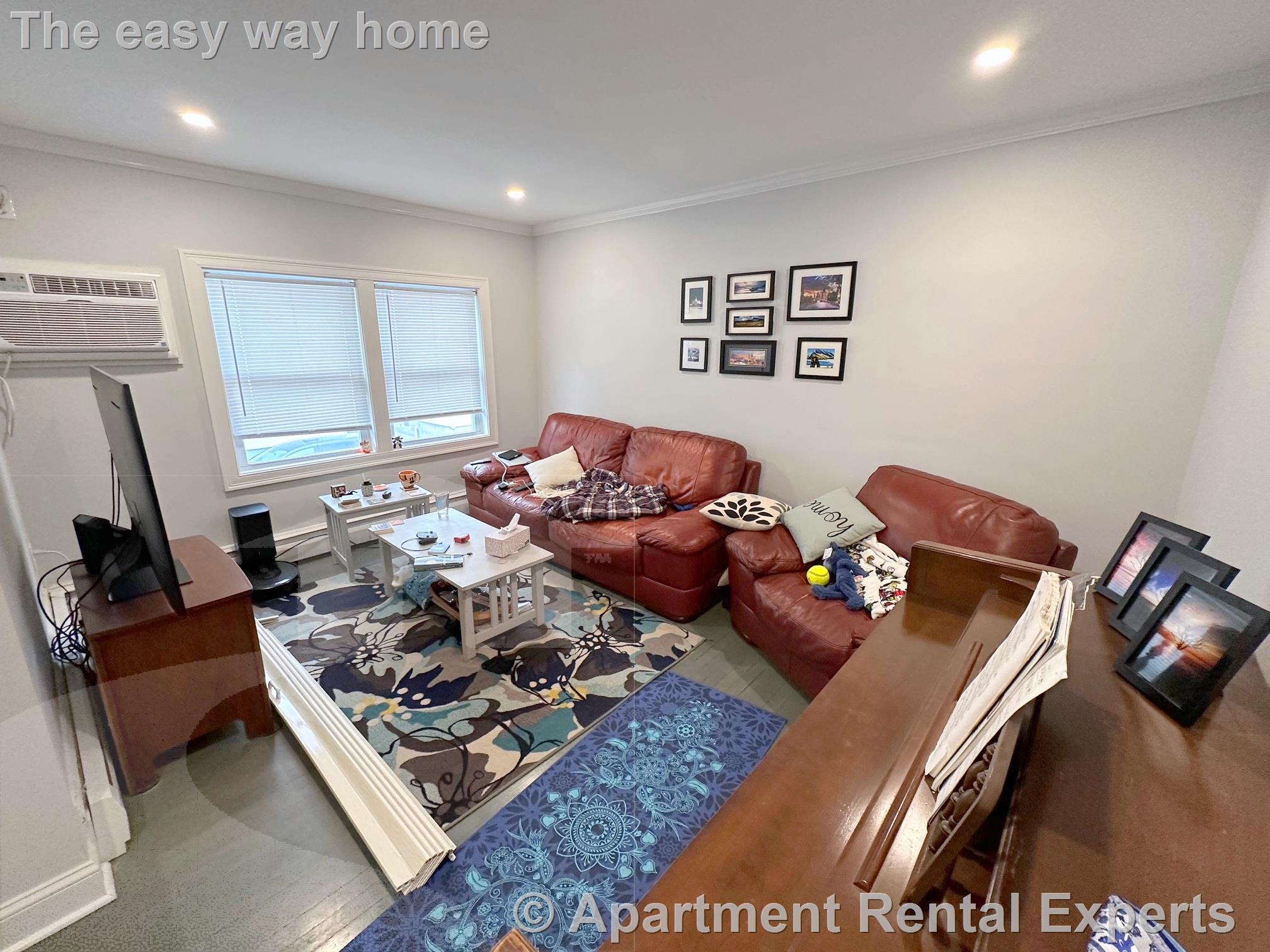 164 Charles St, East Cambridge