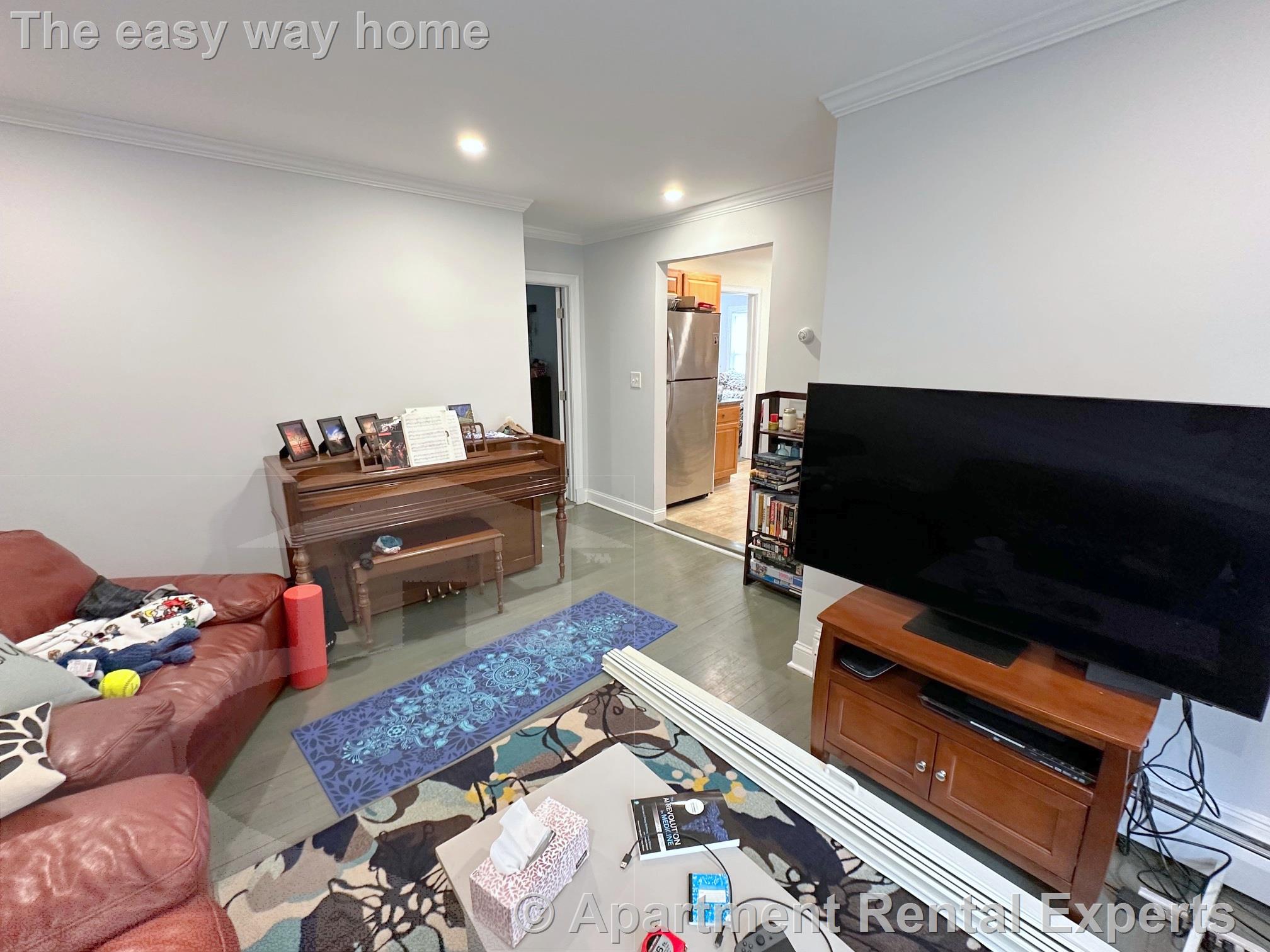 164 Charles St, East Cambridge