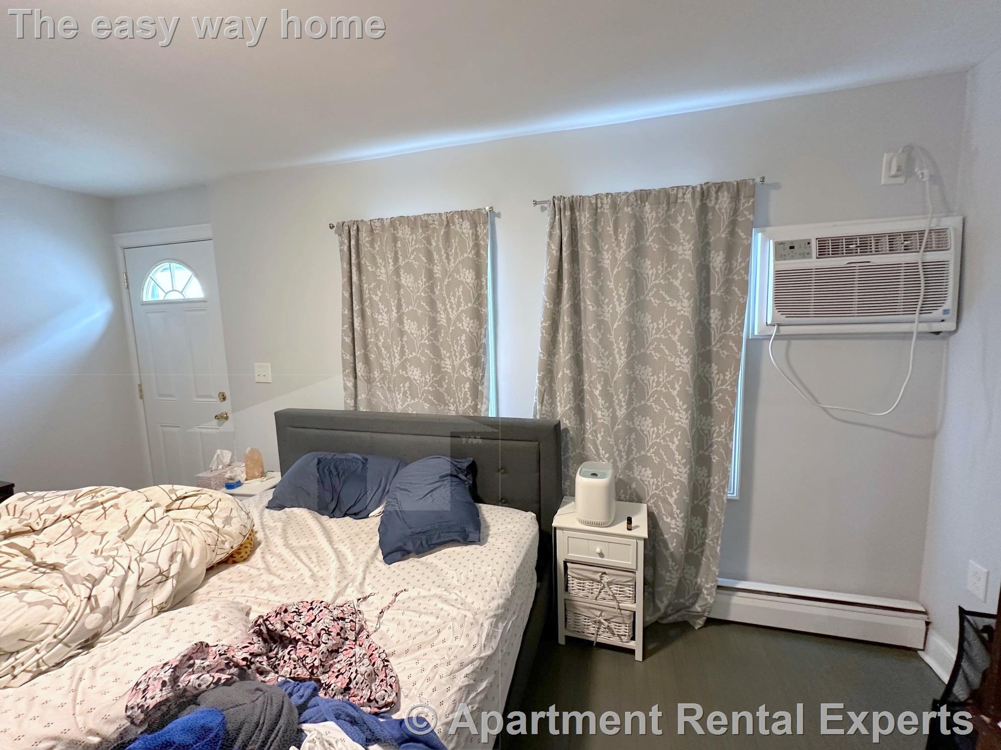 164 Charles St, East Cambridge