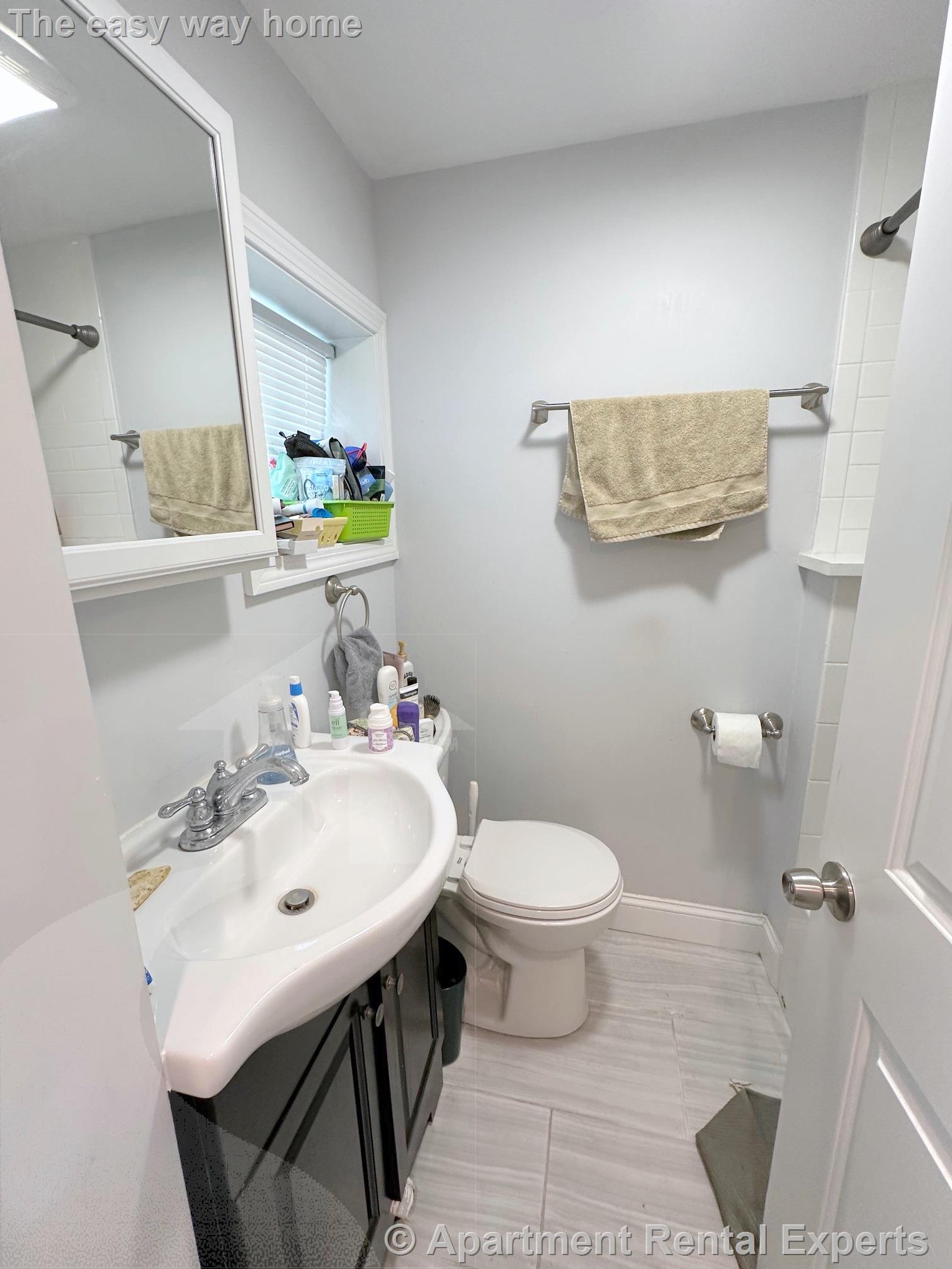 164 Charles St, East Cambridge