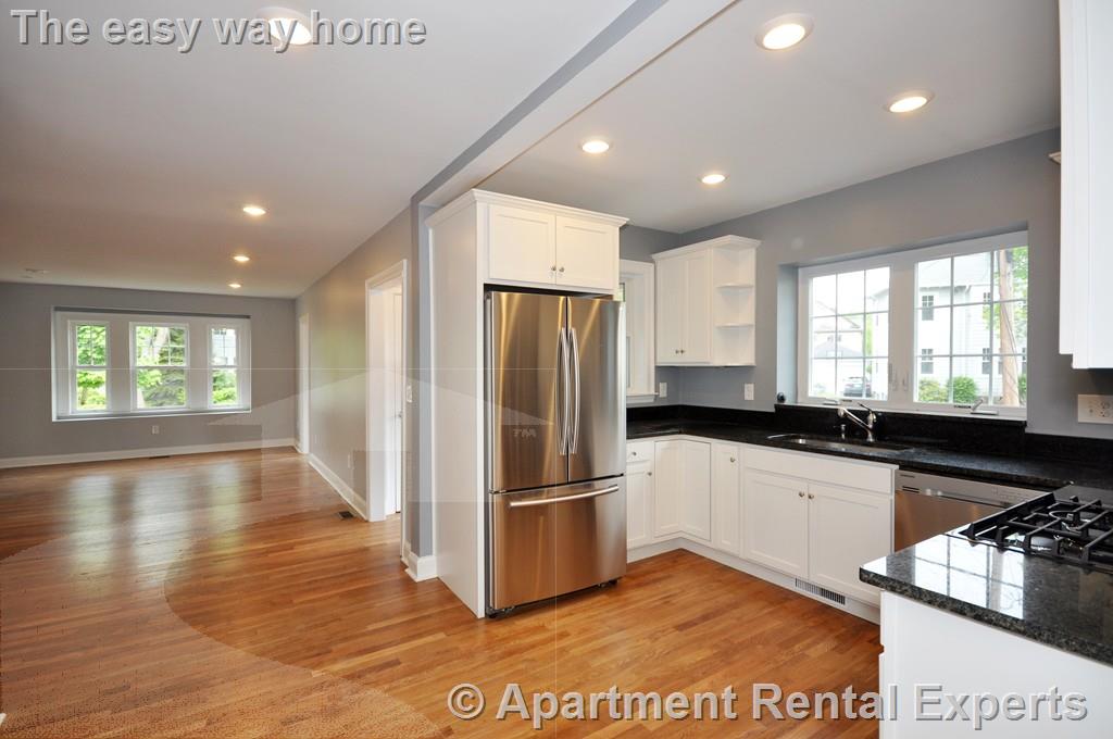 48 Maynard St, Arlington Center