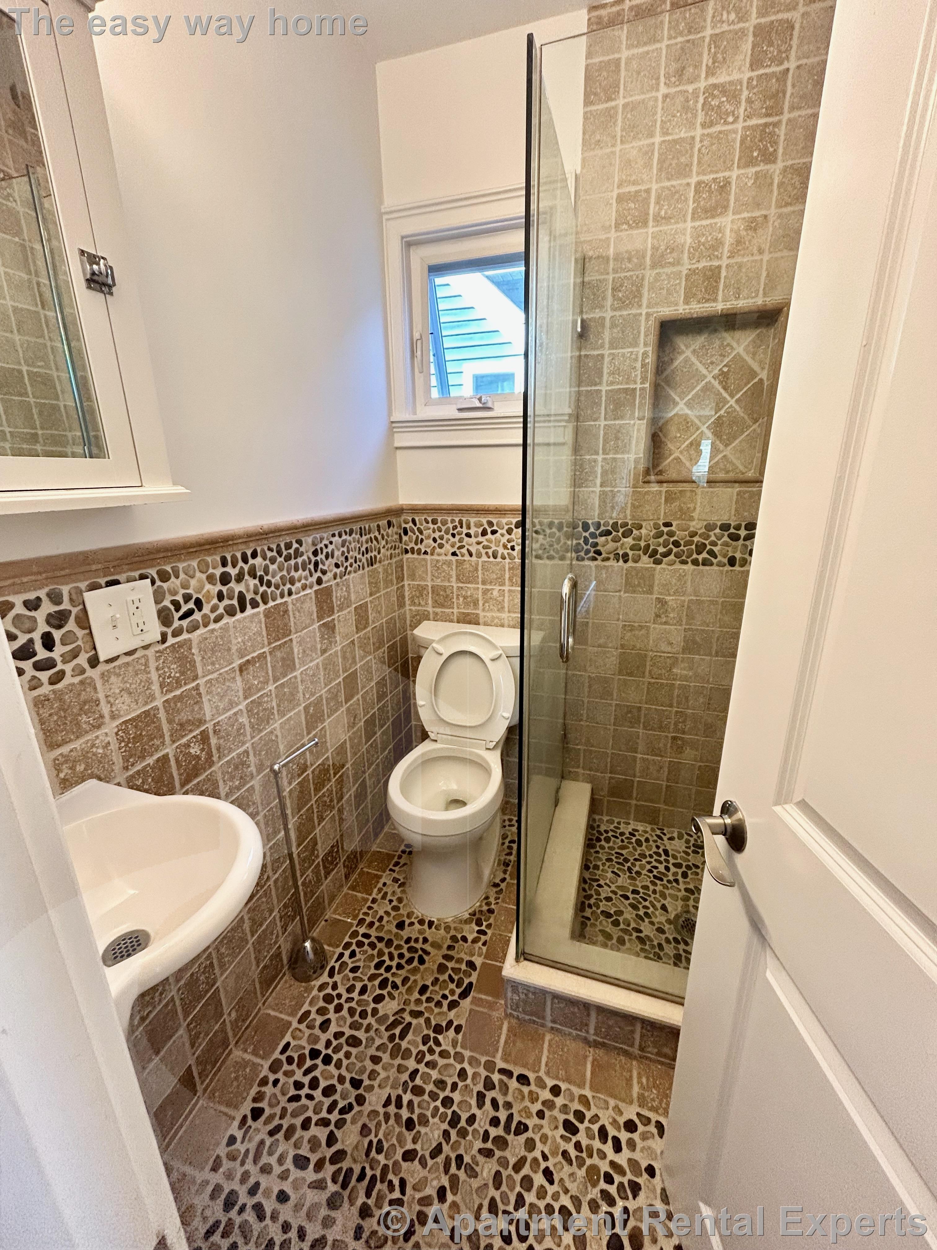 57 Greenleaf Ave, Tufts