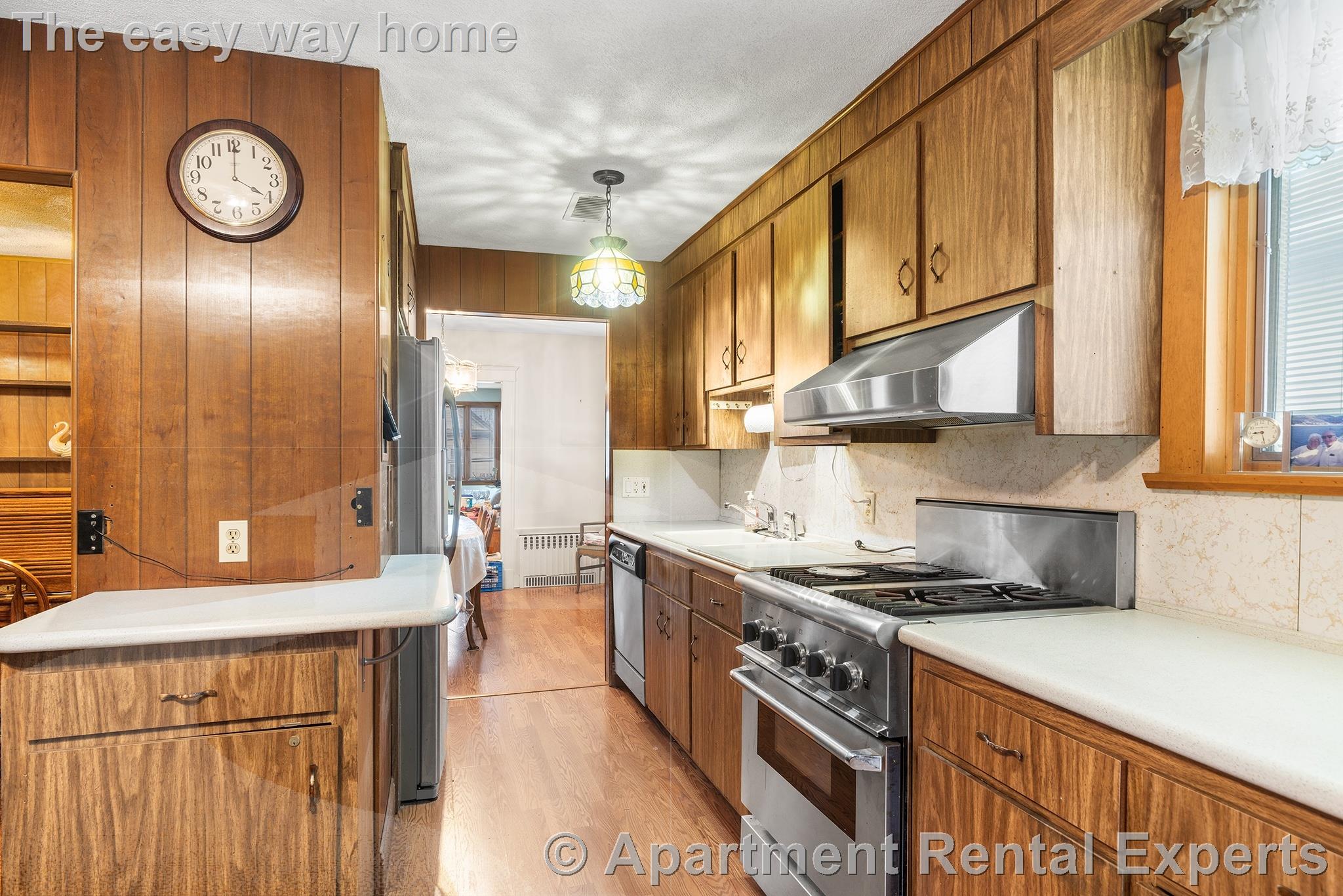 9 Stearns Ave, Tufts