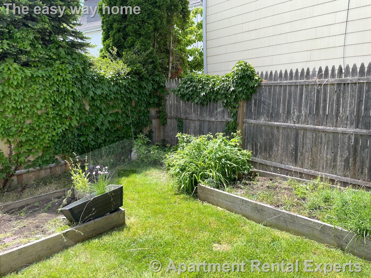 33 High St, Malden Center