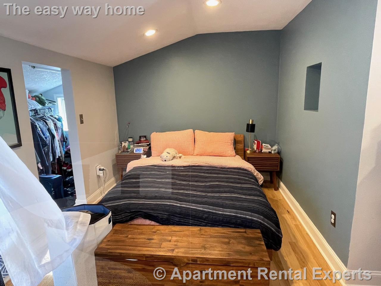 33 High St, Malden Center