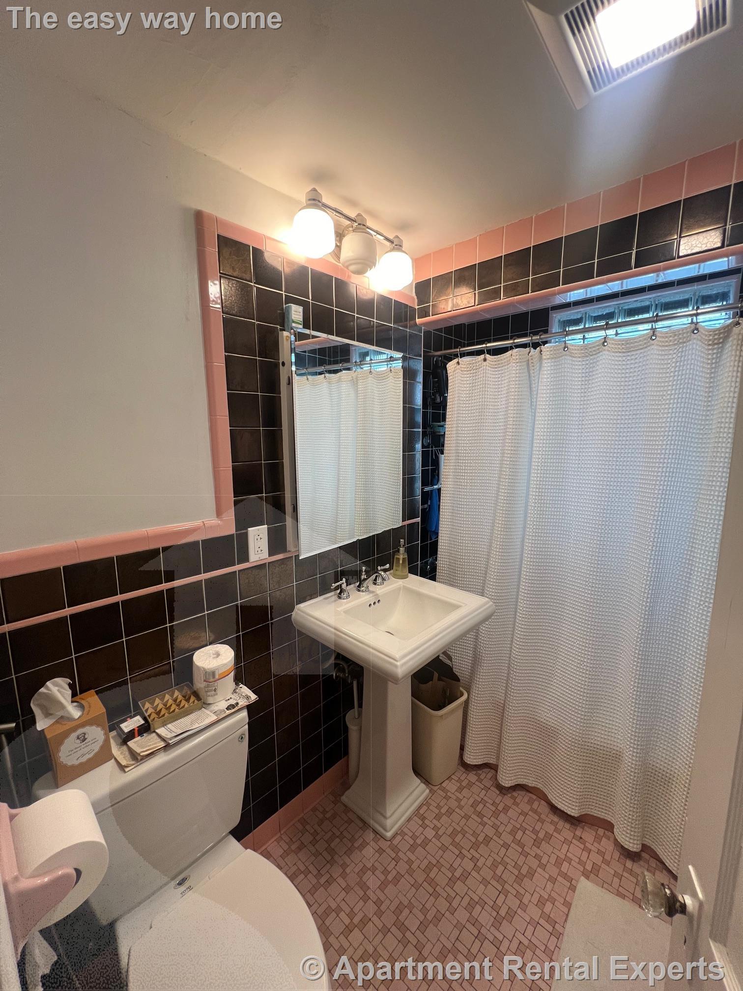 33 Frederick Ave, Tufts