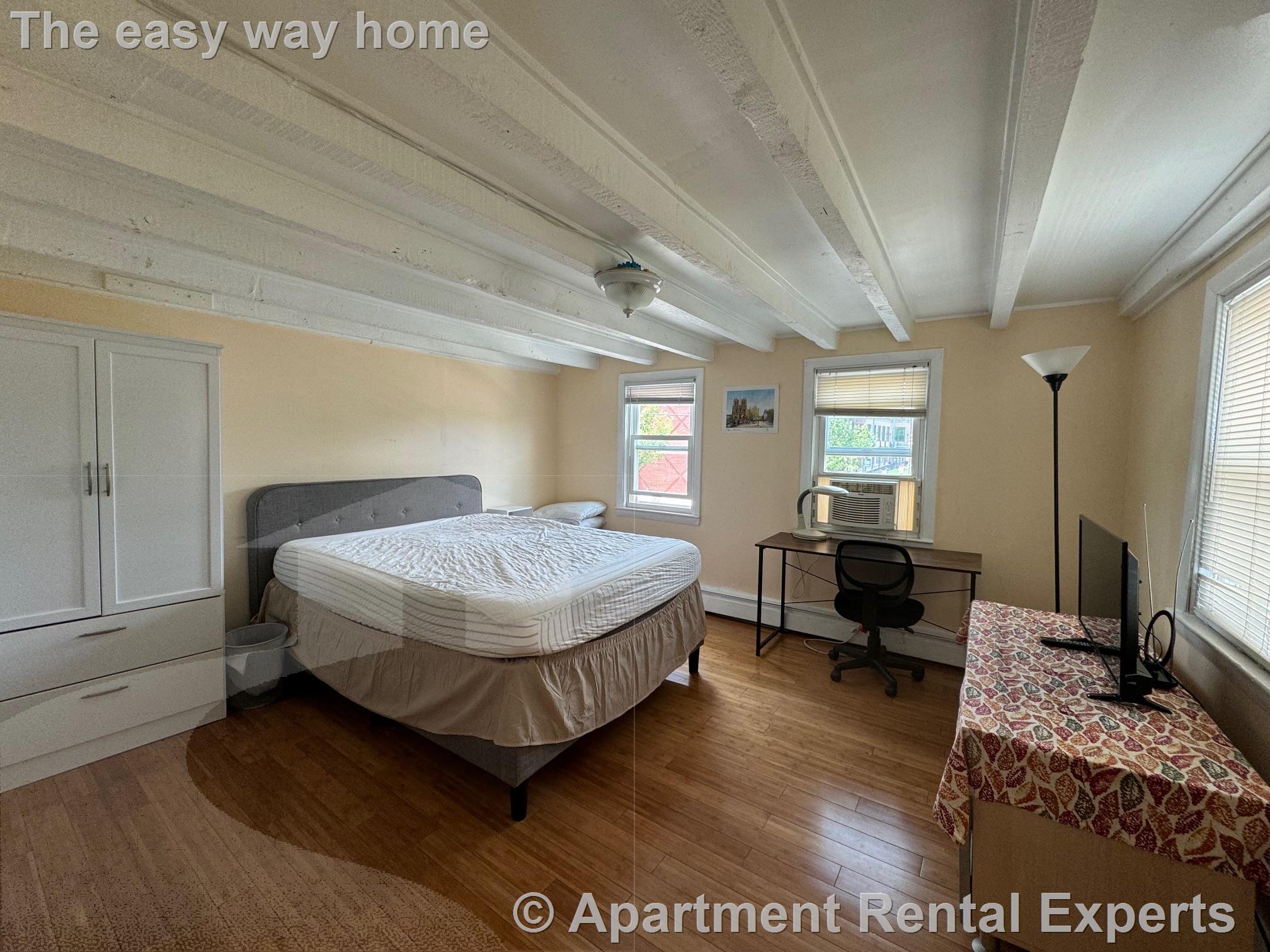 74 Franklin St, Sullivan Square