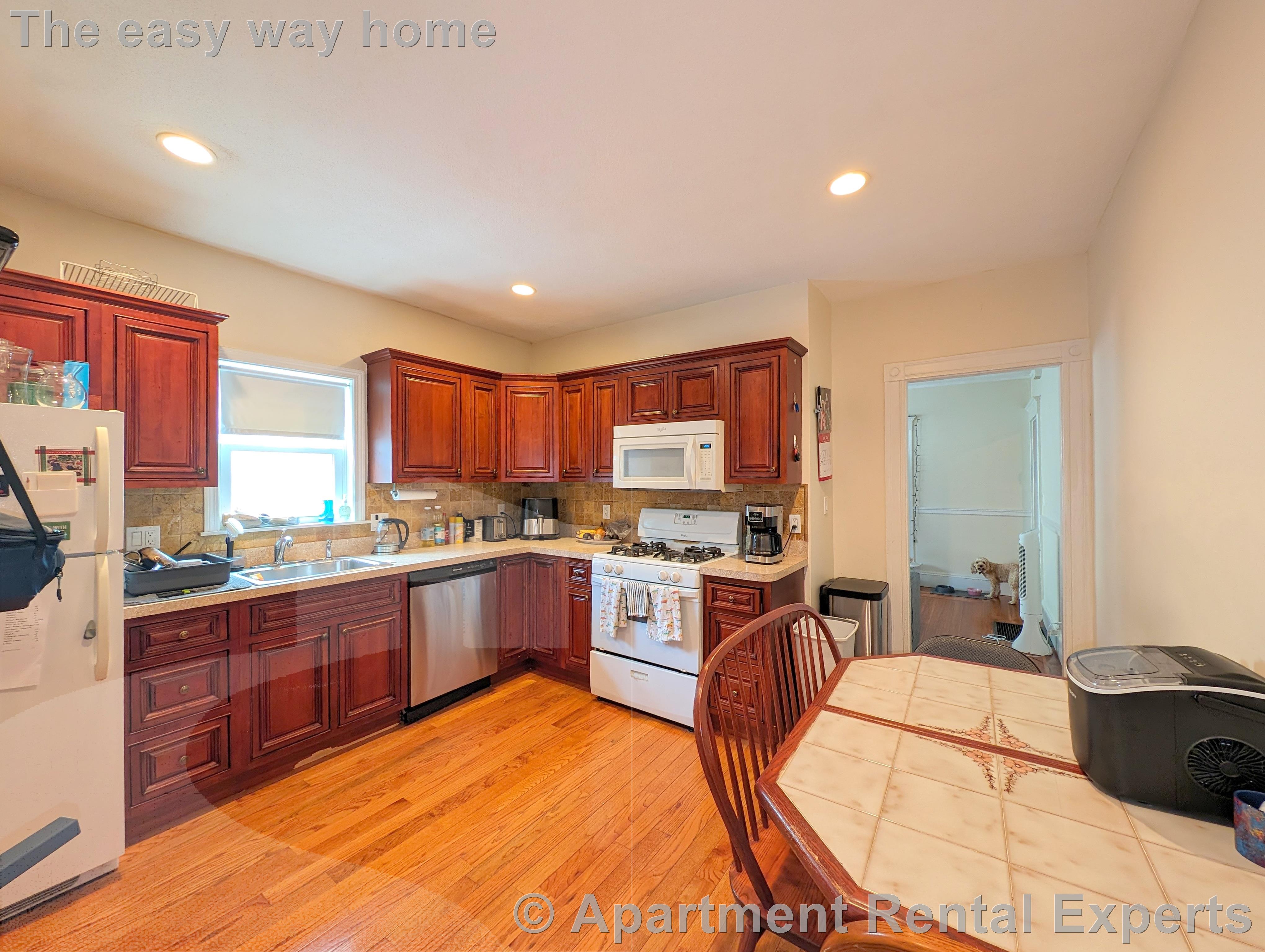 171 College Ave, Davis Square