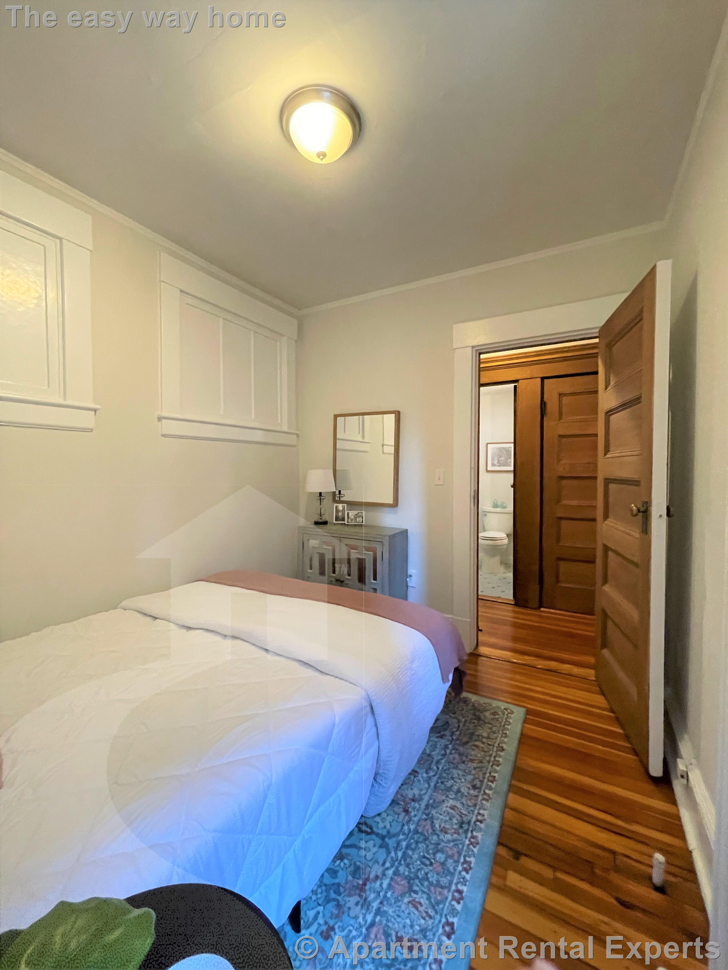 1137 Massachusetts Ave, Harvard Square