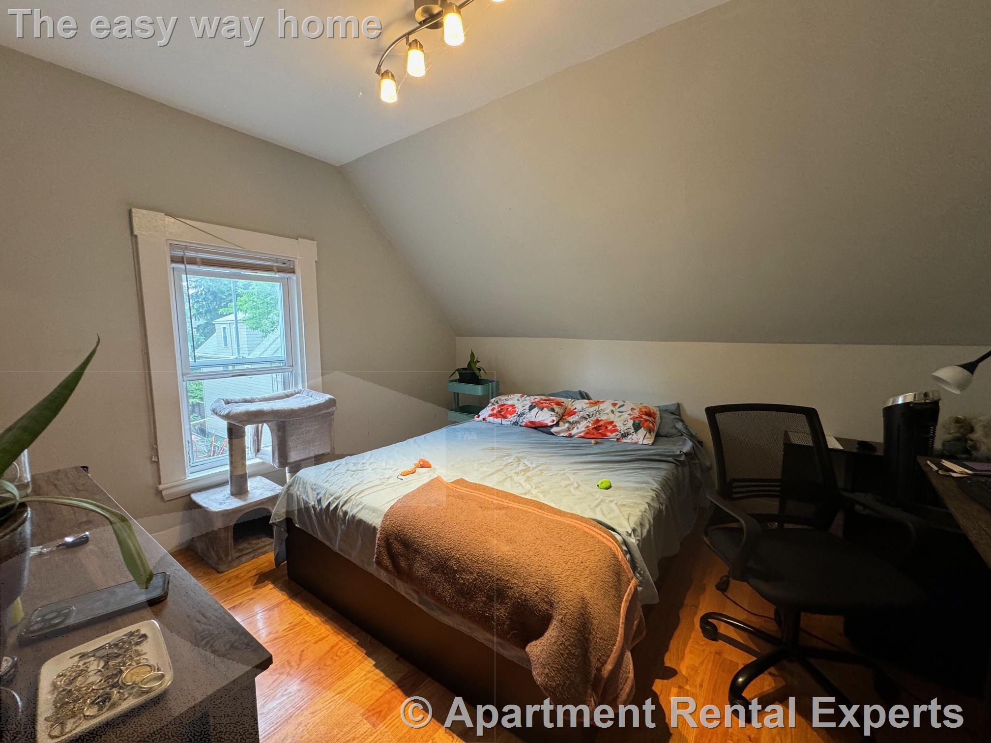 33 Francesca Ave, Davis Square