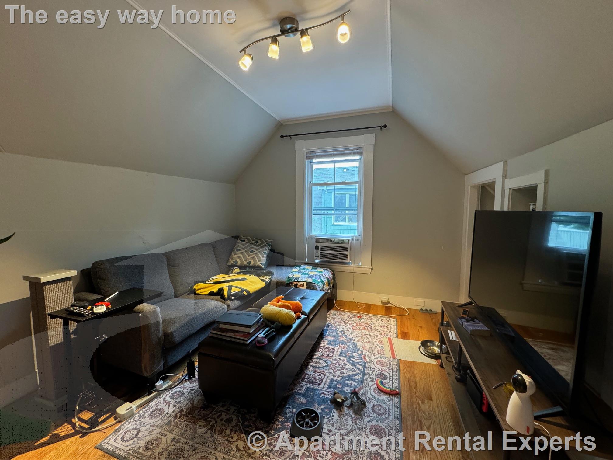 33 Francesca Ave, Davis Square