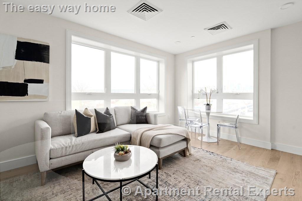 301 Border St, East Boston