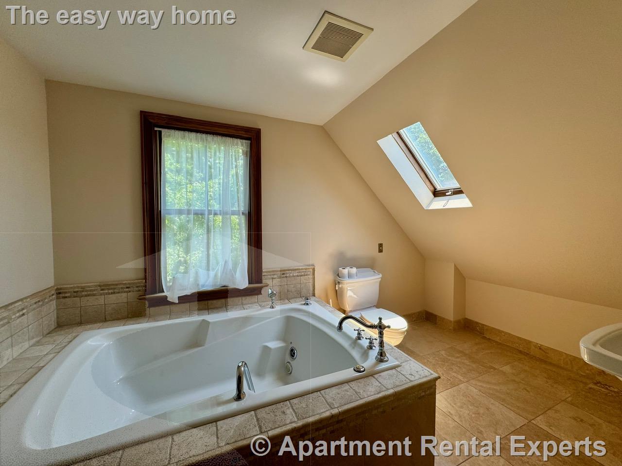 108 School St, Spring Hill