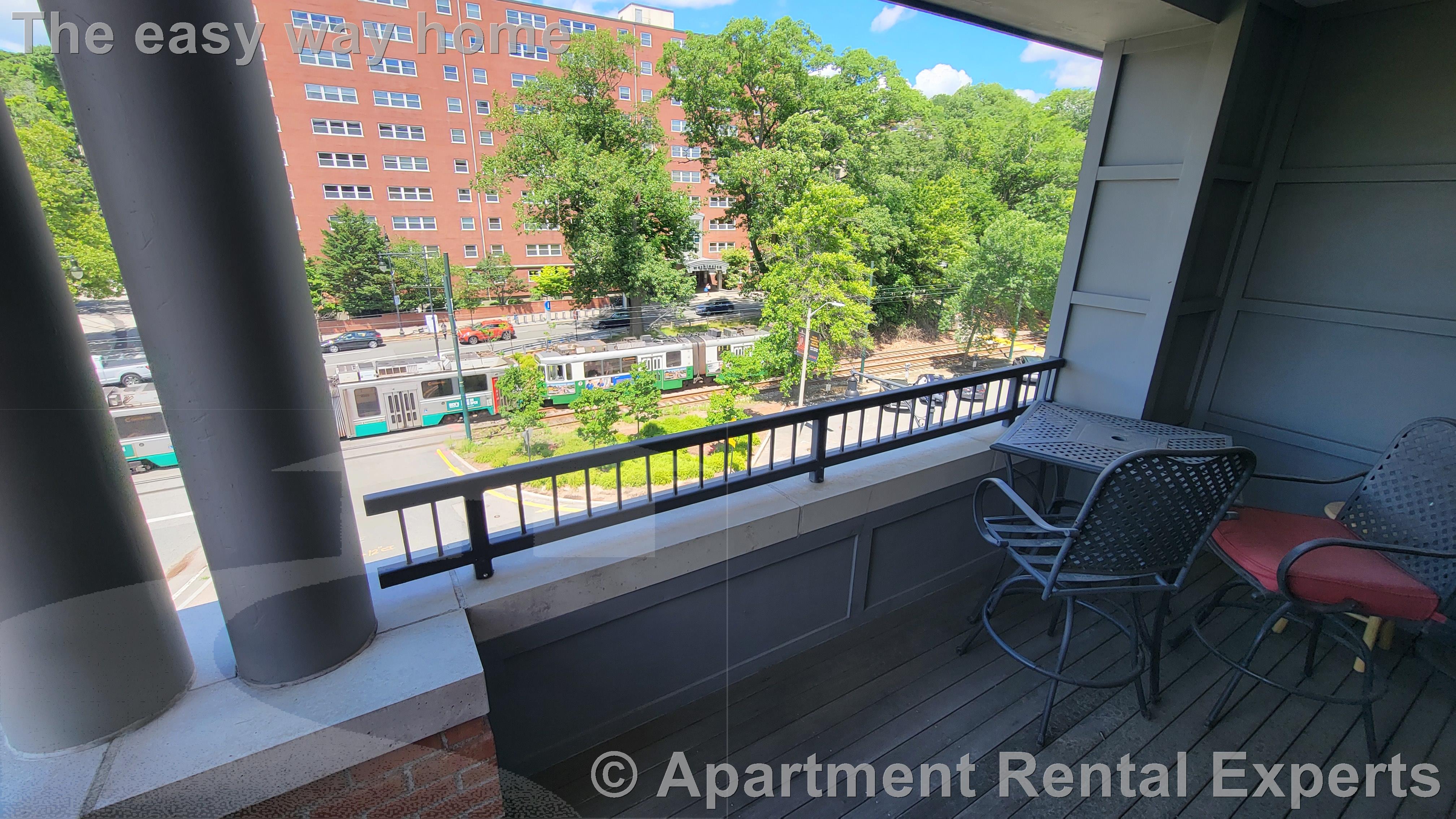 1601 Beacon St, Washington Square