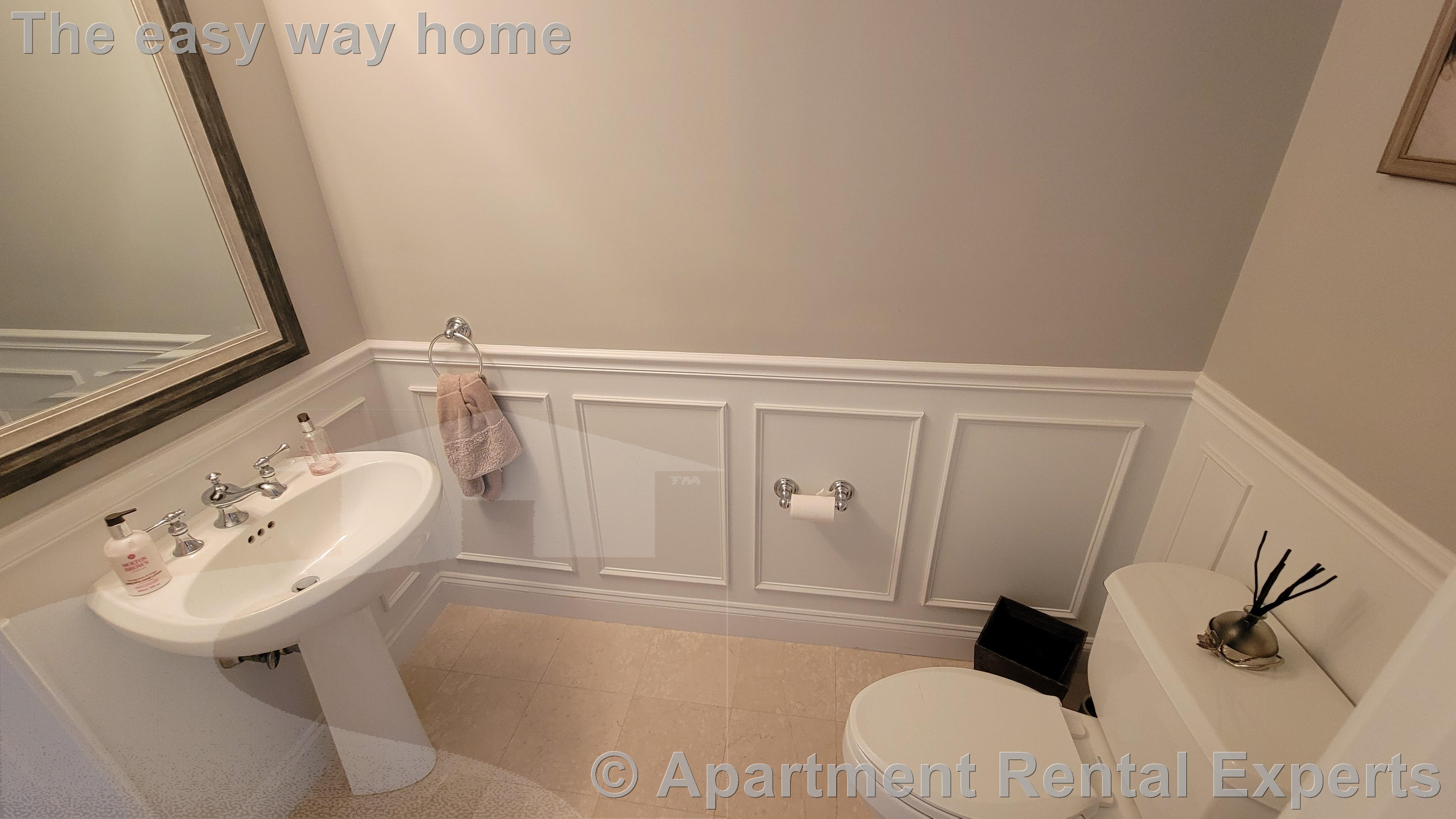 1601 Beacon St, Washington Square