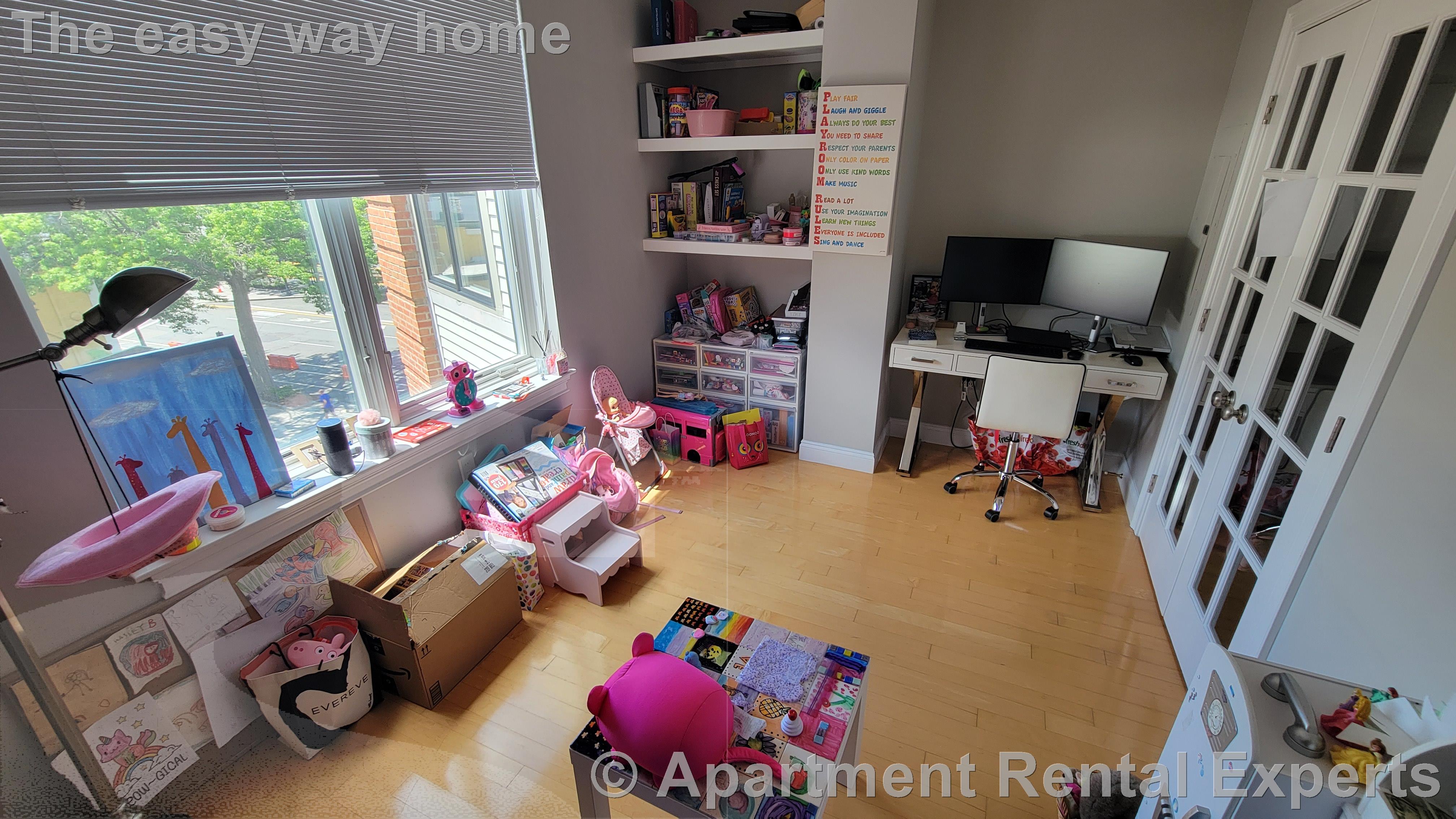 1601 Beacon St, Washington Square