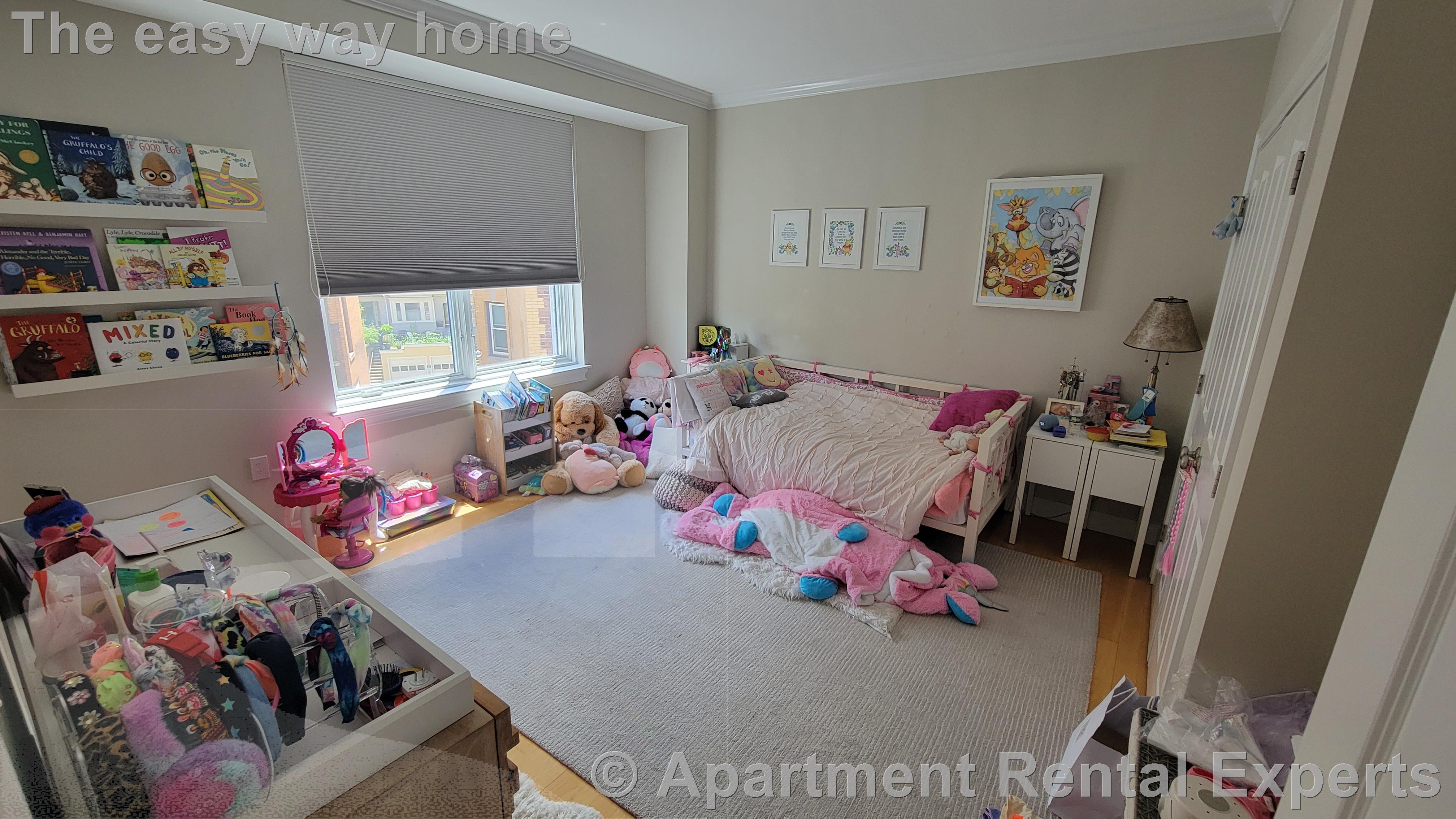 1601 Beacon St, Washington Square