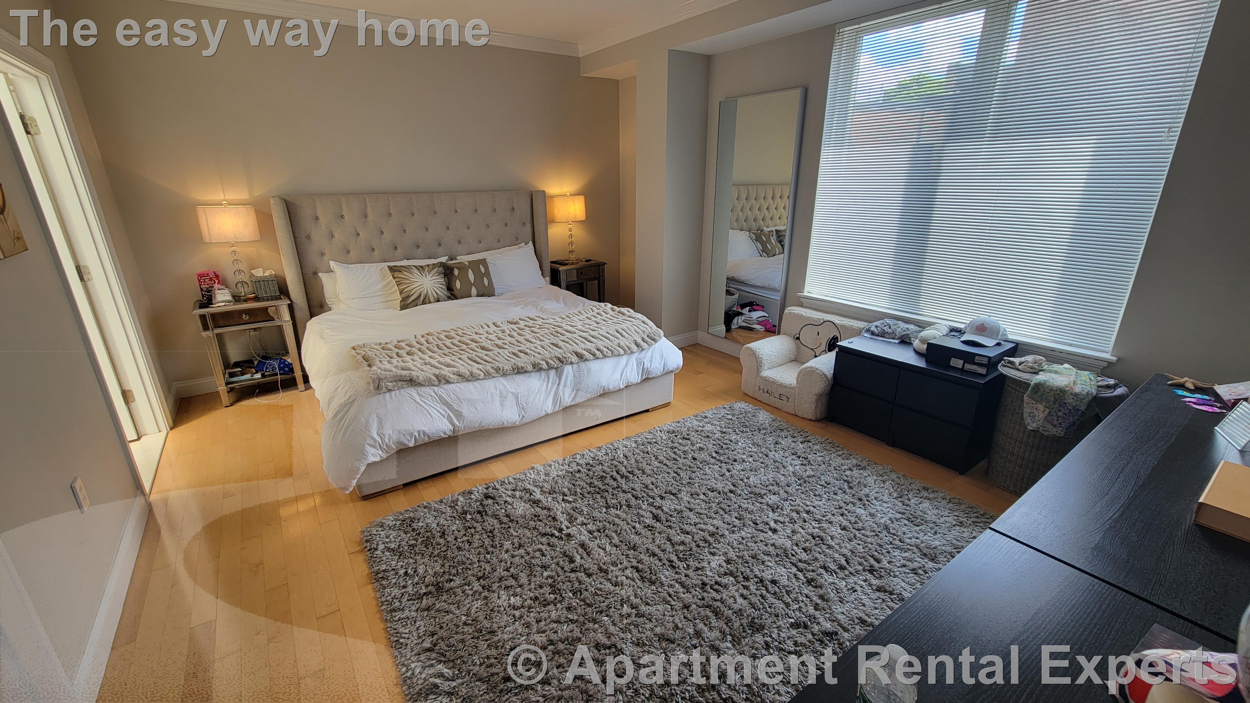 1601 Beacon St, Washington Square