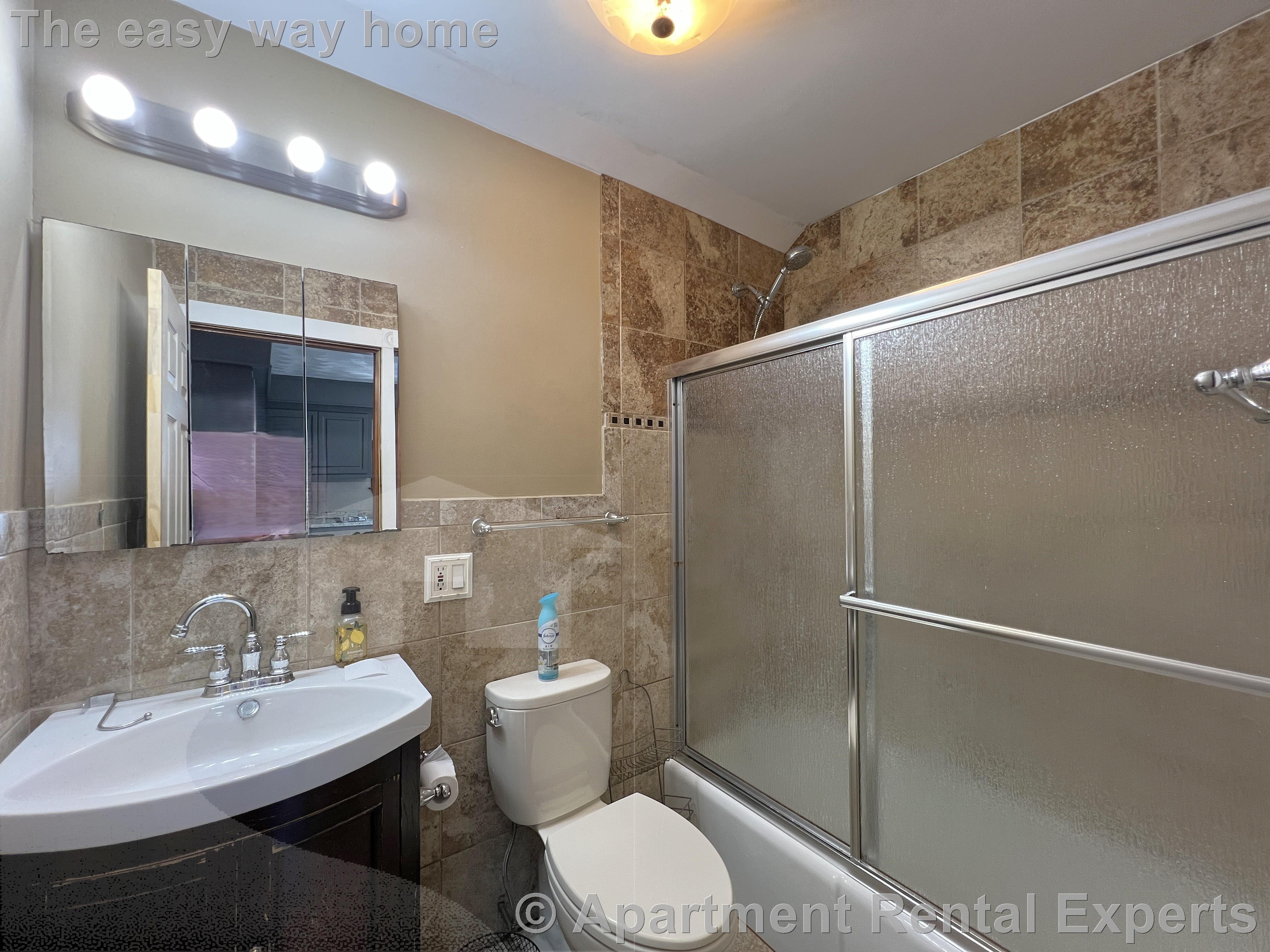 11 Wellington St, Other