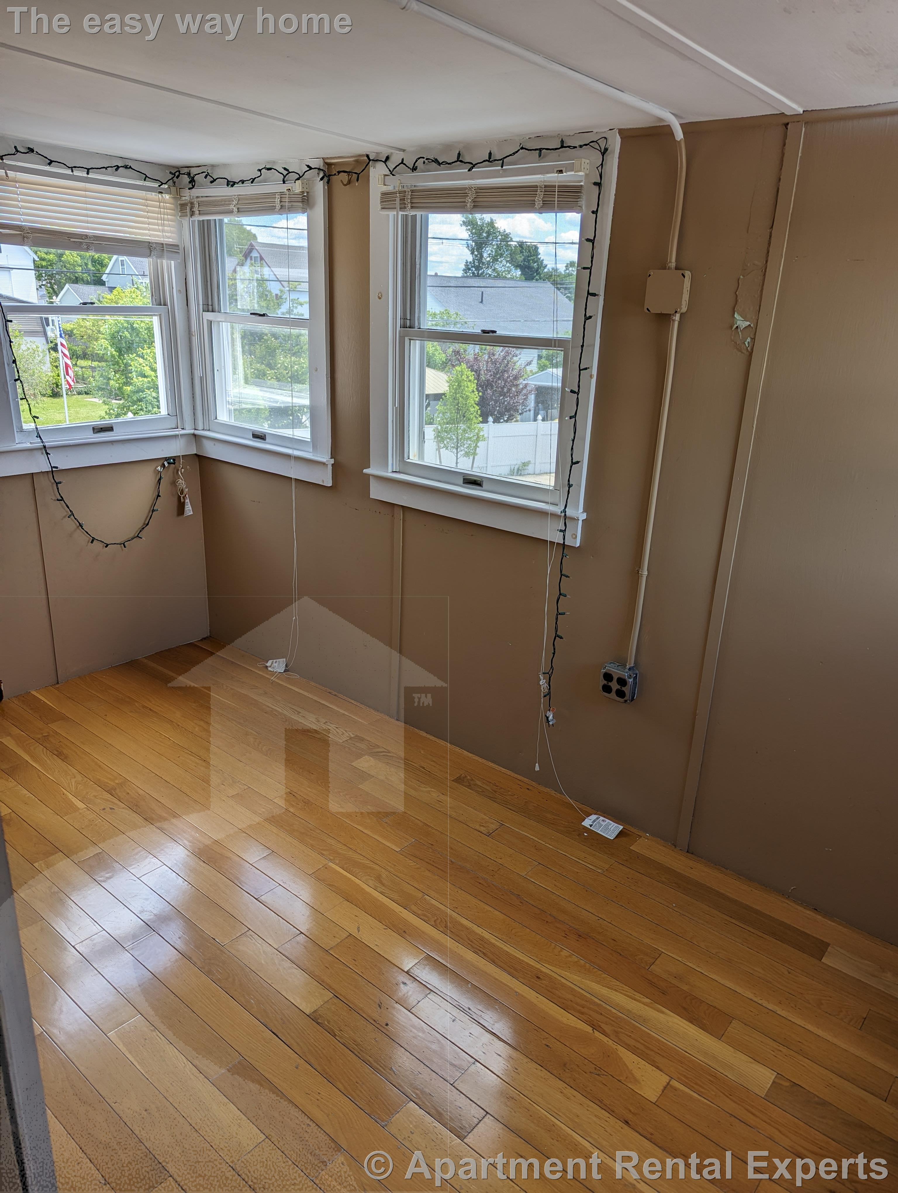 11 Wellington St, Other