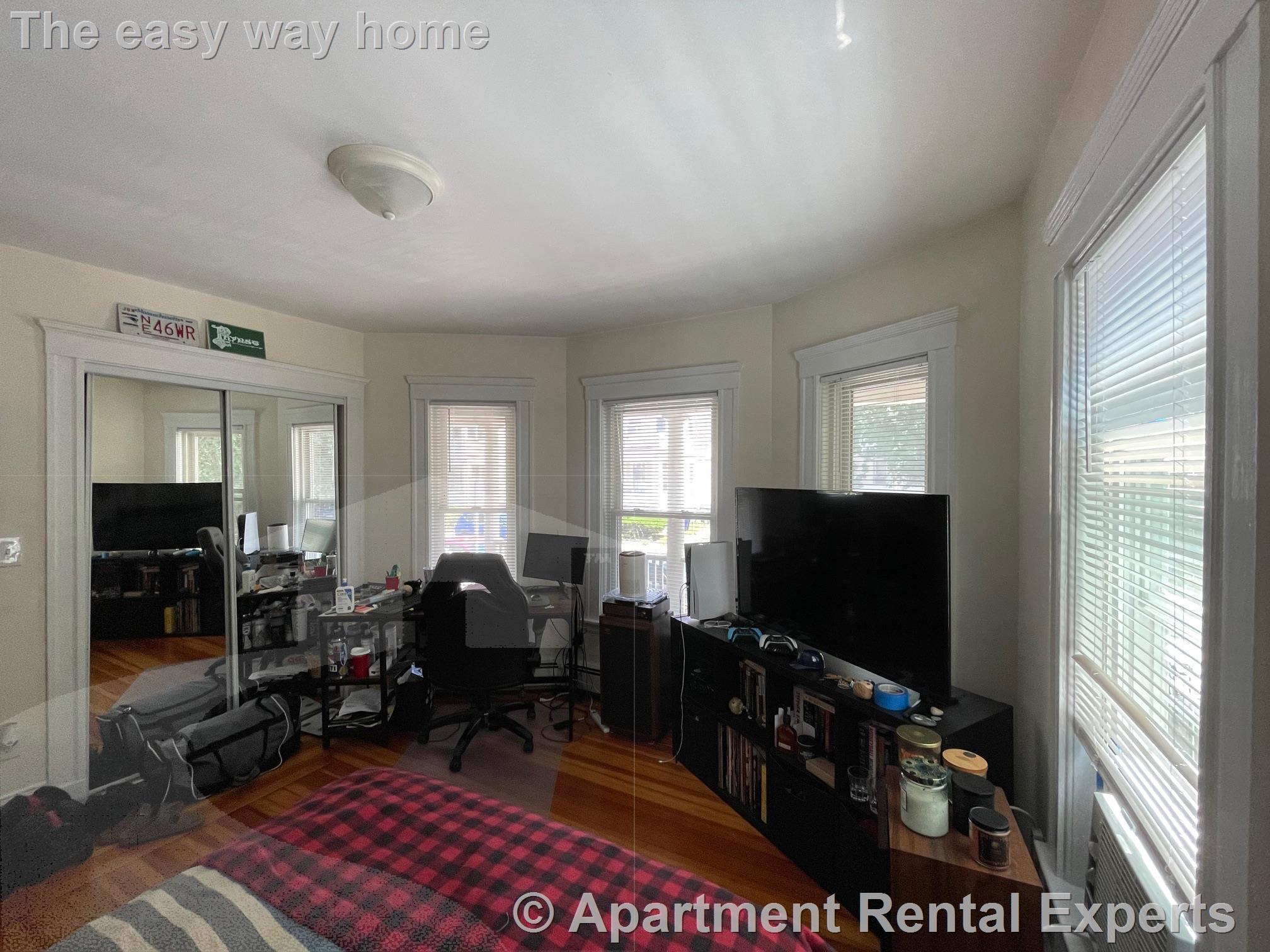 24 Simpson Ave, Davis Square