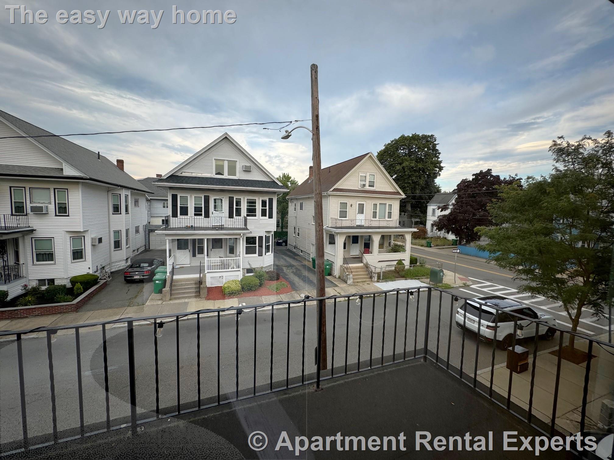 8 Bradford Ave, Tufts